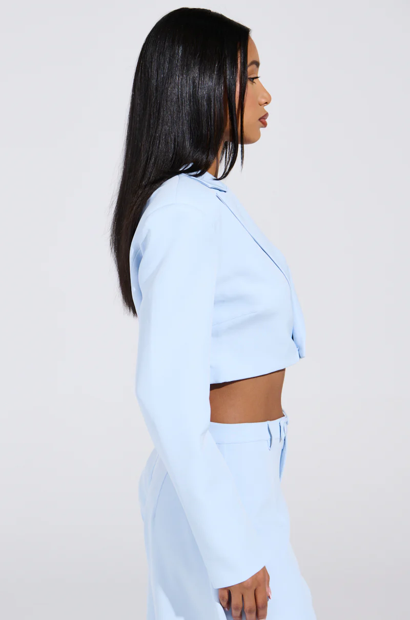 LOTTIE CROPPED BLAZER IN LIGHT BLUE - Image 3