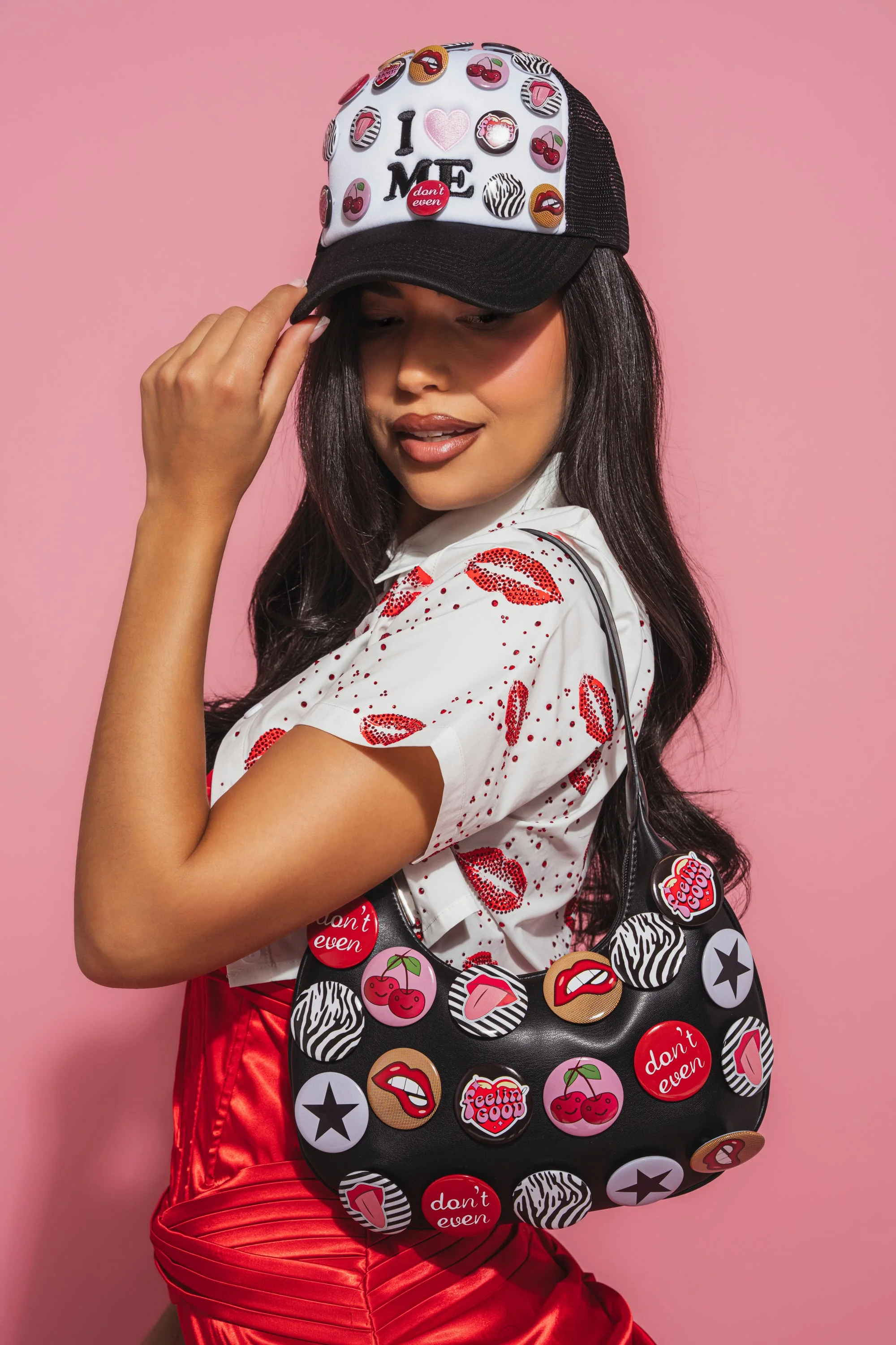 LOVE ME BUTTON PURSE - Image 2