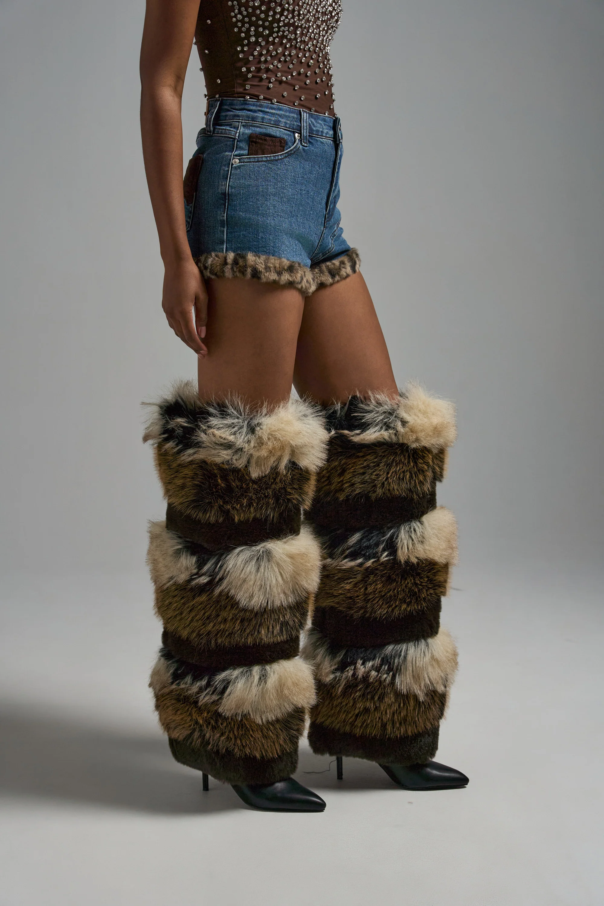 LOVE ME MORE DENIM SHORT - Image 4