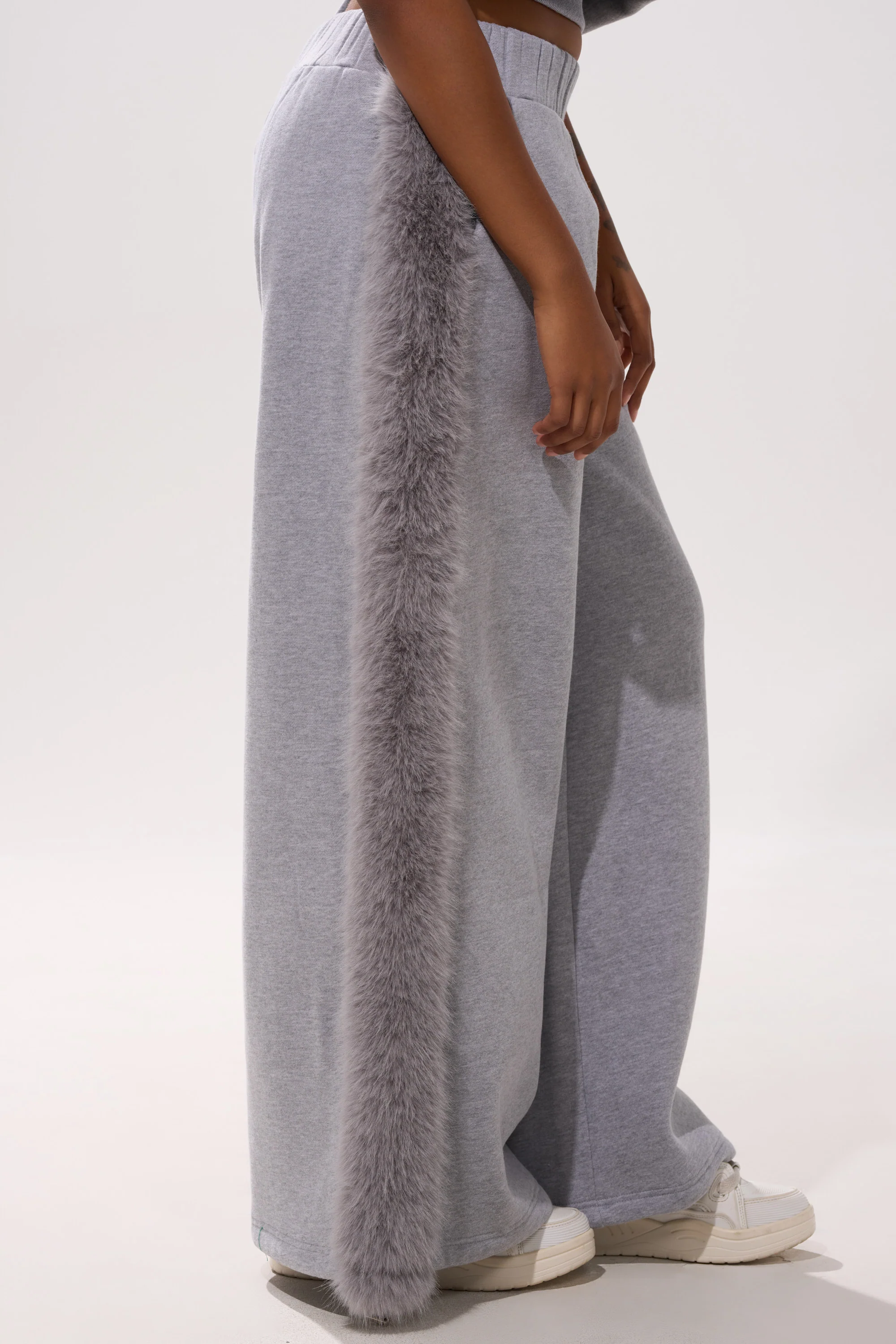 LUXE FUR JOGGER IN GREY - Image 5