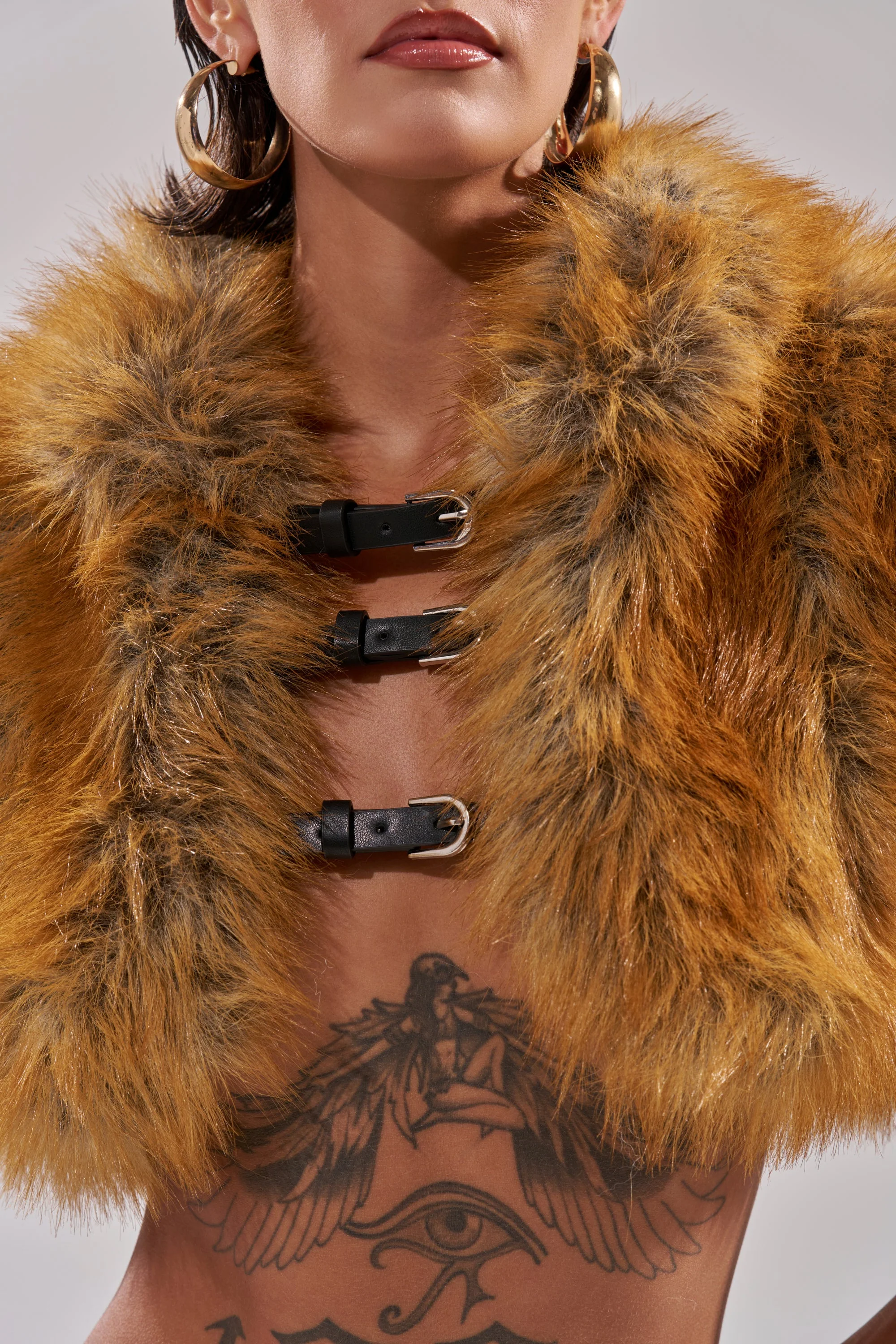 LUXE LIFE FAUX FUR SHAWL IN BROWN - Image 10