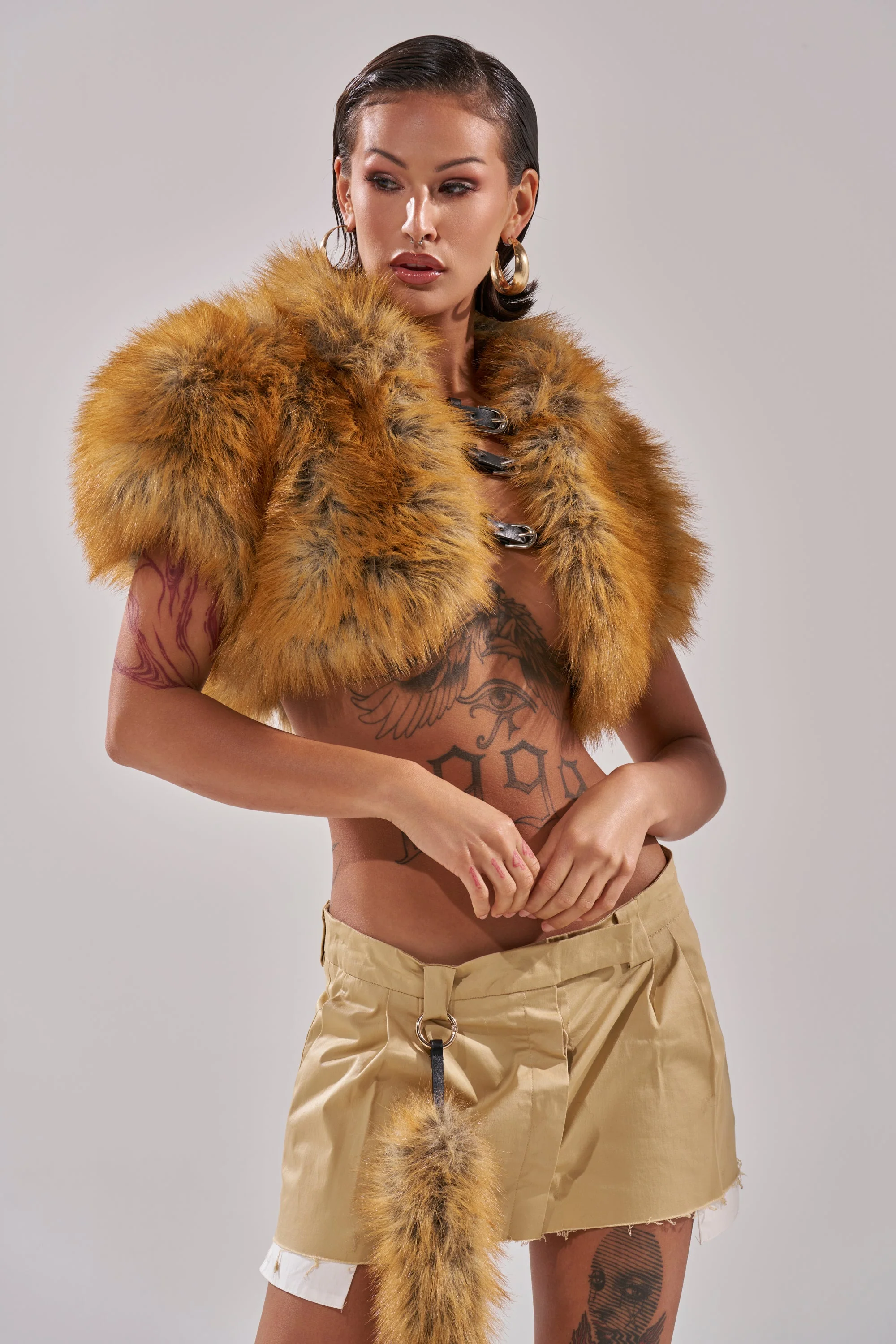 LUXE LIFE FAUX FUR SHAWL IN BROWN - Image 2
