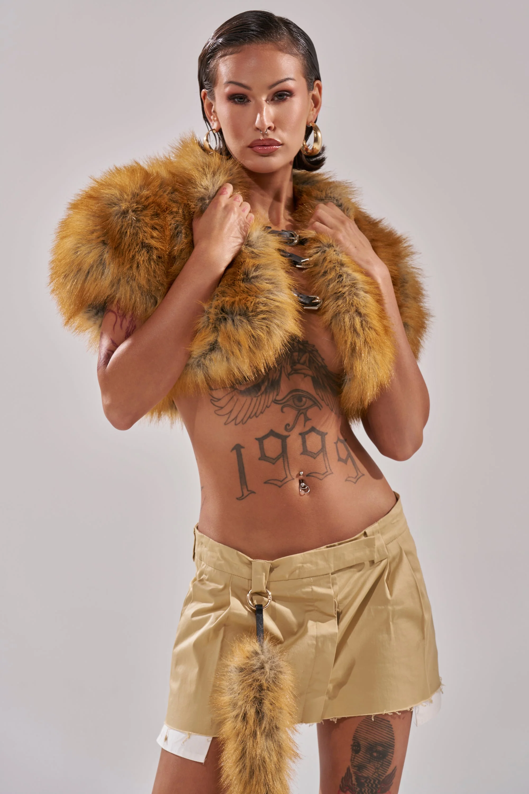 LUXE LIFE FAUX FUR SHAWL IN BROWN - Image 3