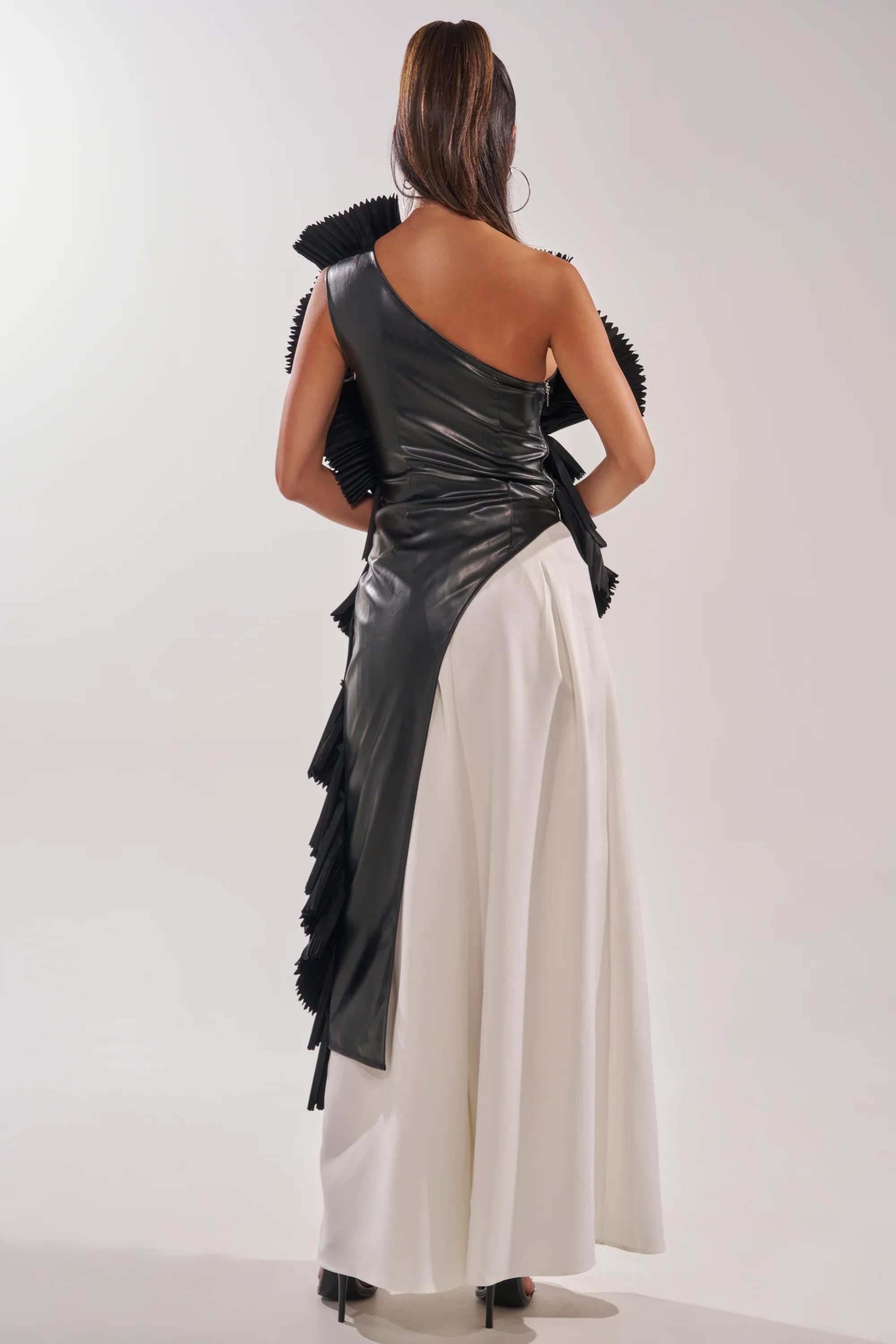 LUXURIOUS ASYMMETRICAL TOP IN BLACK - Image 7