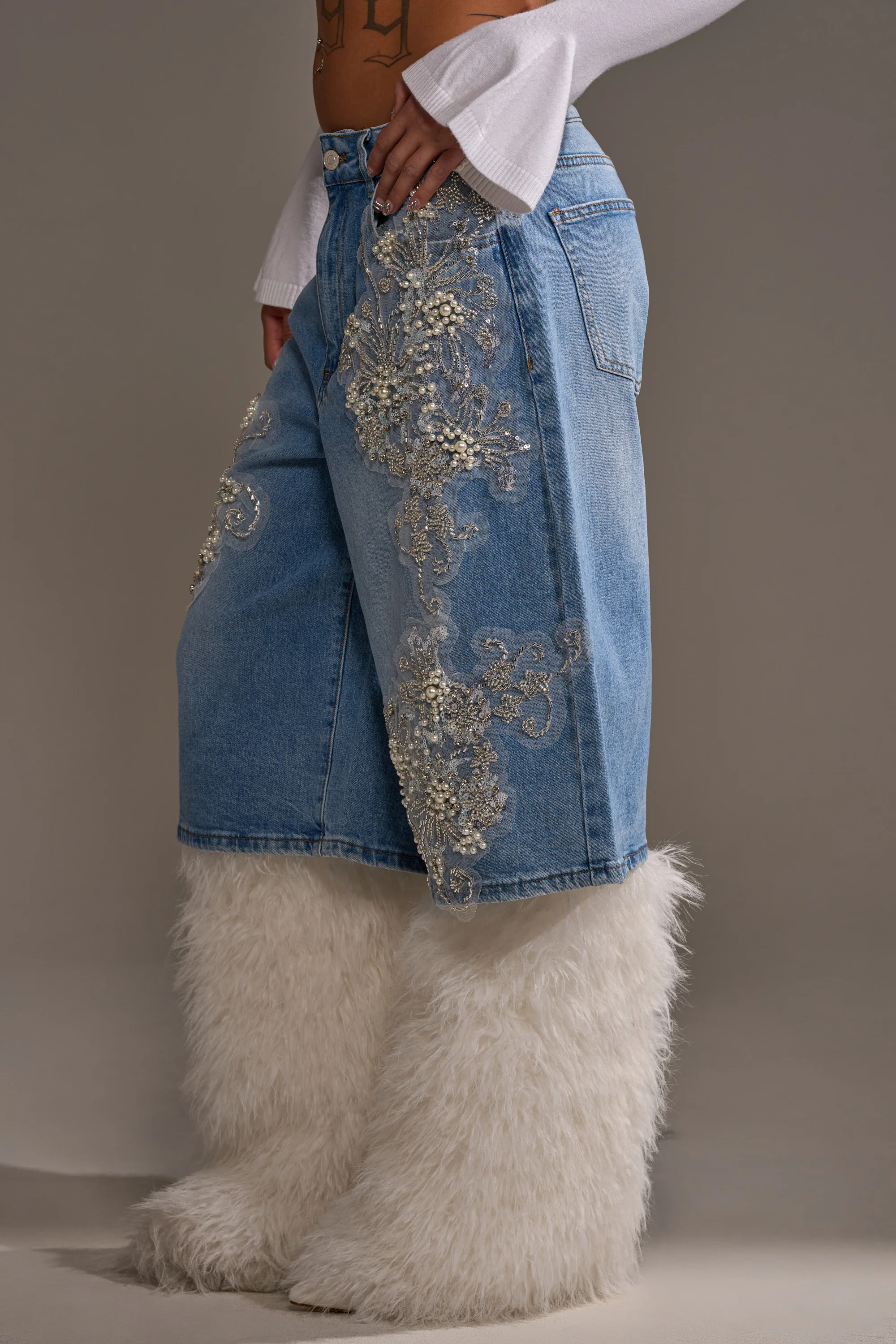 MADDIE EMBELLISHED BERMUDA SHORT - Image 4