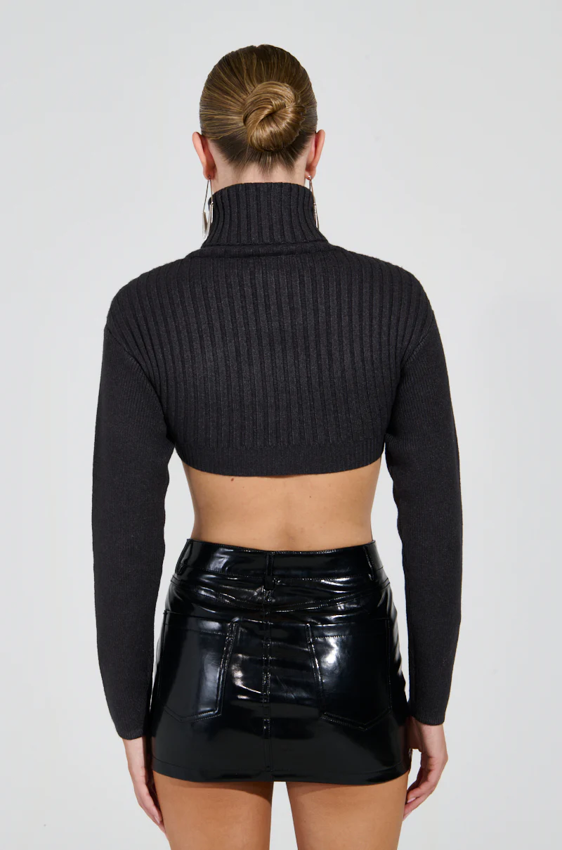 MADE YOU LOOK SUPER CROPPED SWEATER IN CHARCOAL GREY - Image 5