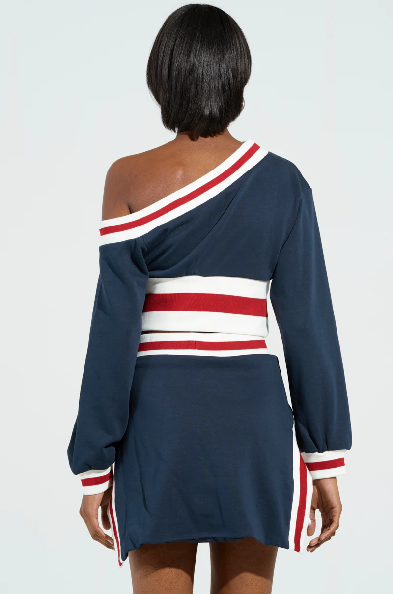 MAEVE OFF THE SHOULDER CROPPED SWETSHIRT IN NAVY - Image 5