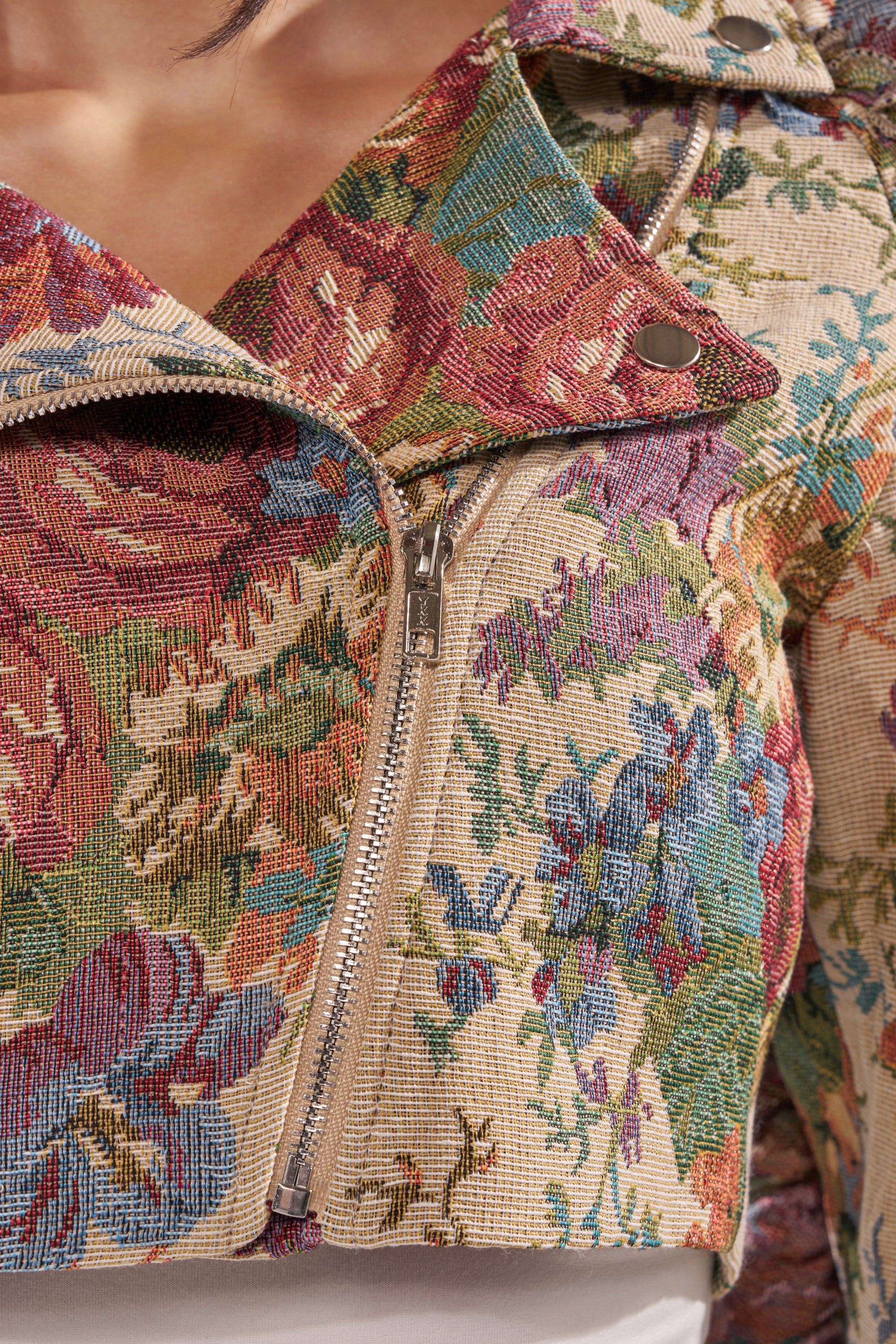 MAKE IT LOOK EASY TAPESTRY MOTO - Image 12