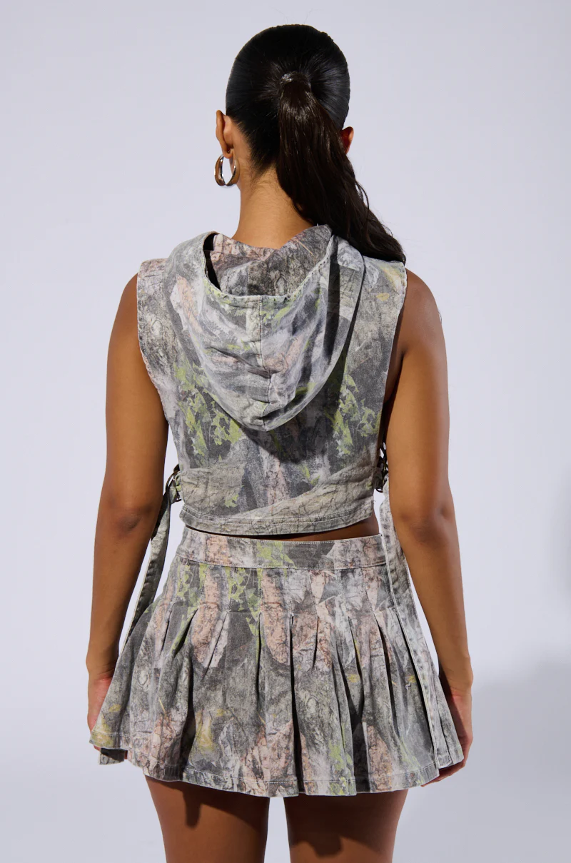 MARIAH TREE CAMO SLEEVELESS TOP - Image 4