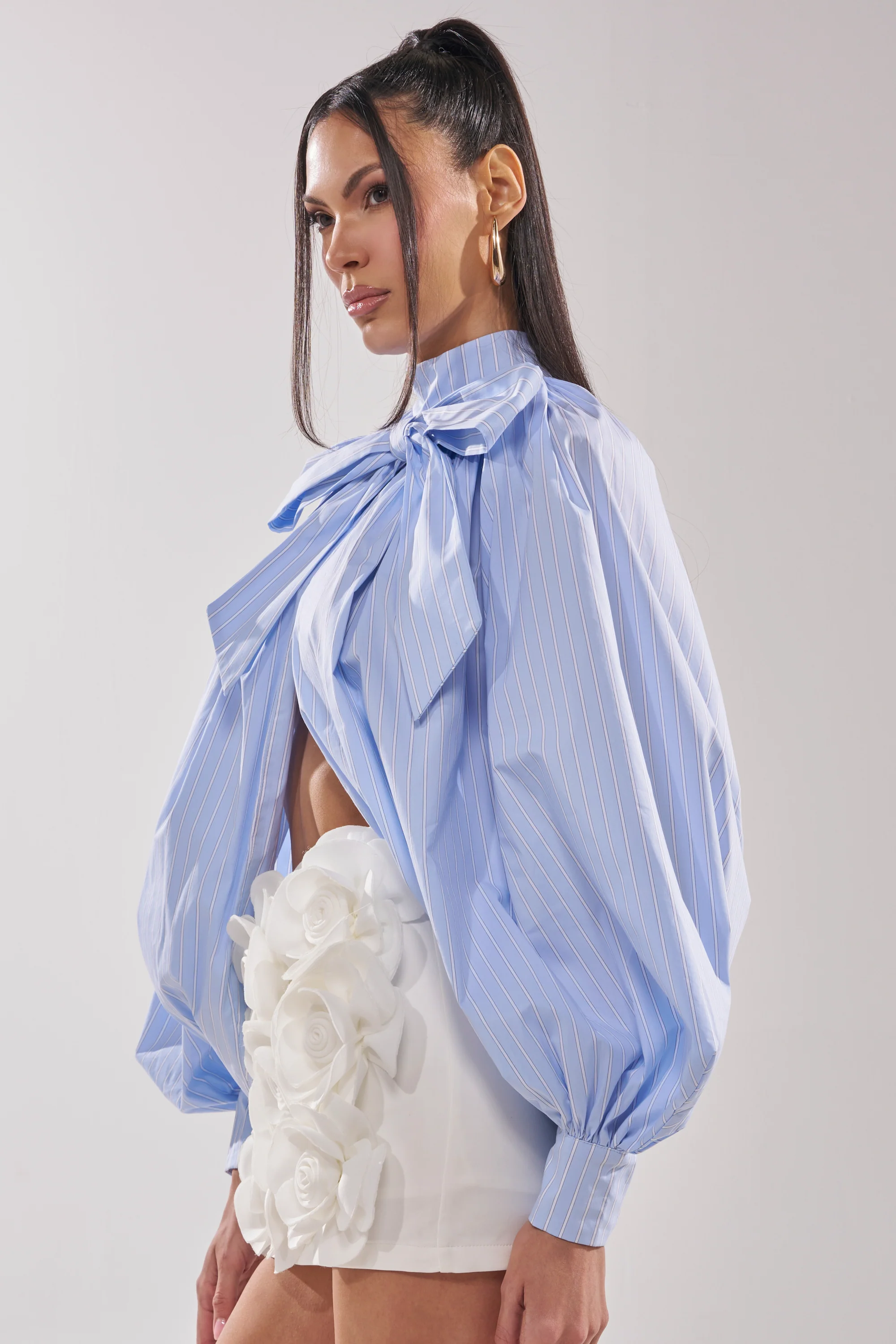 MASTERPIECE POPLIN PUFF LONG SLEEVE TOP IN BLUE - Image 4