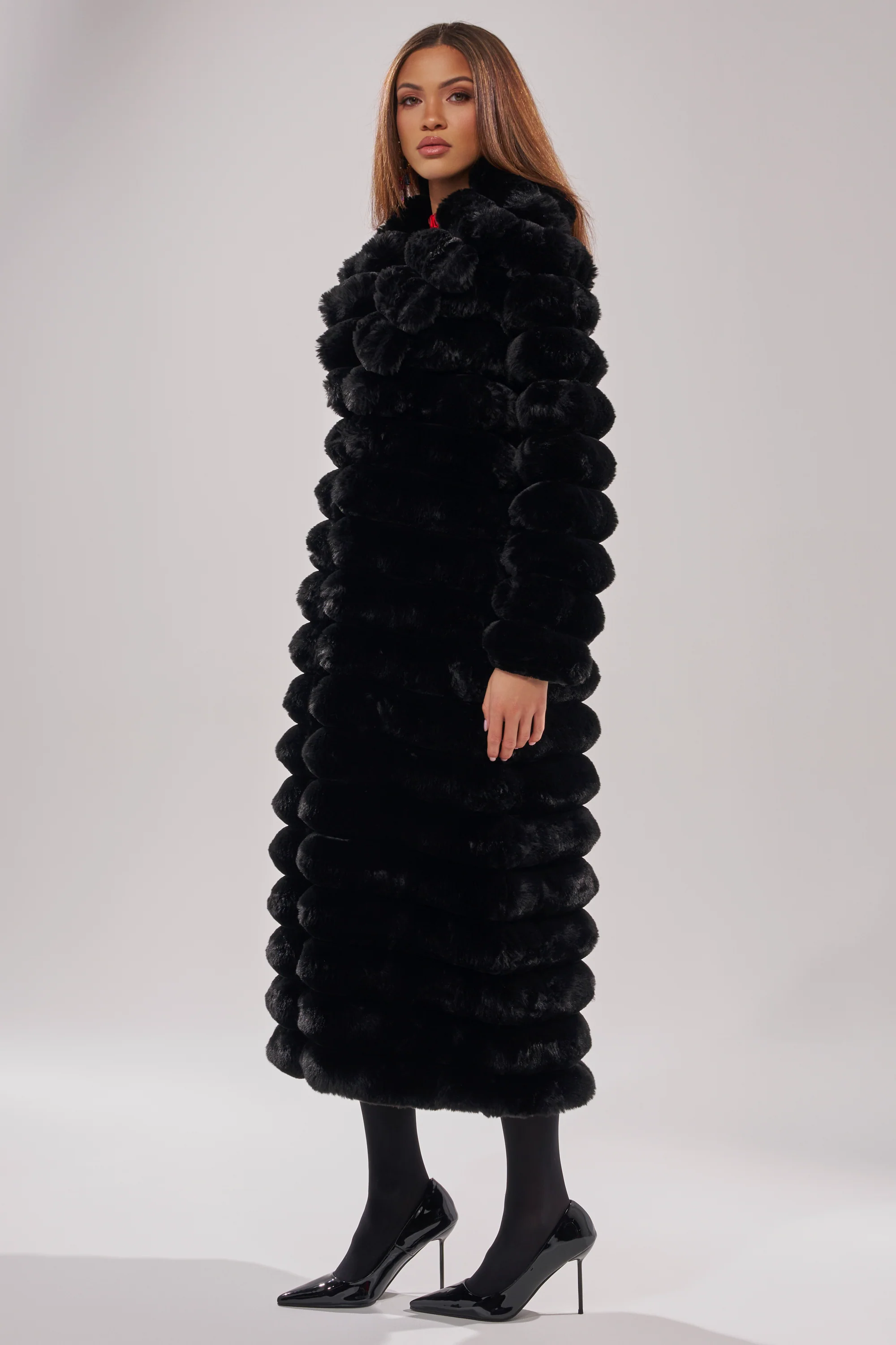 MAXI POPCORN FAUX FUR IN BLACK - Image 6
