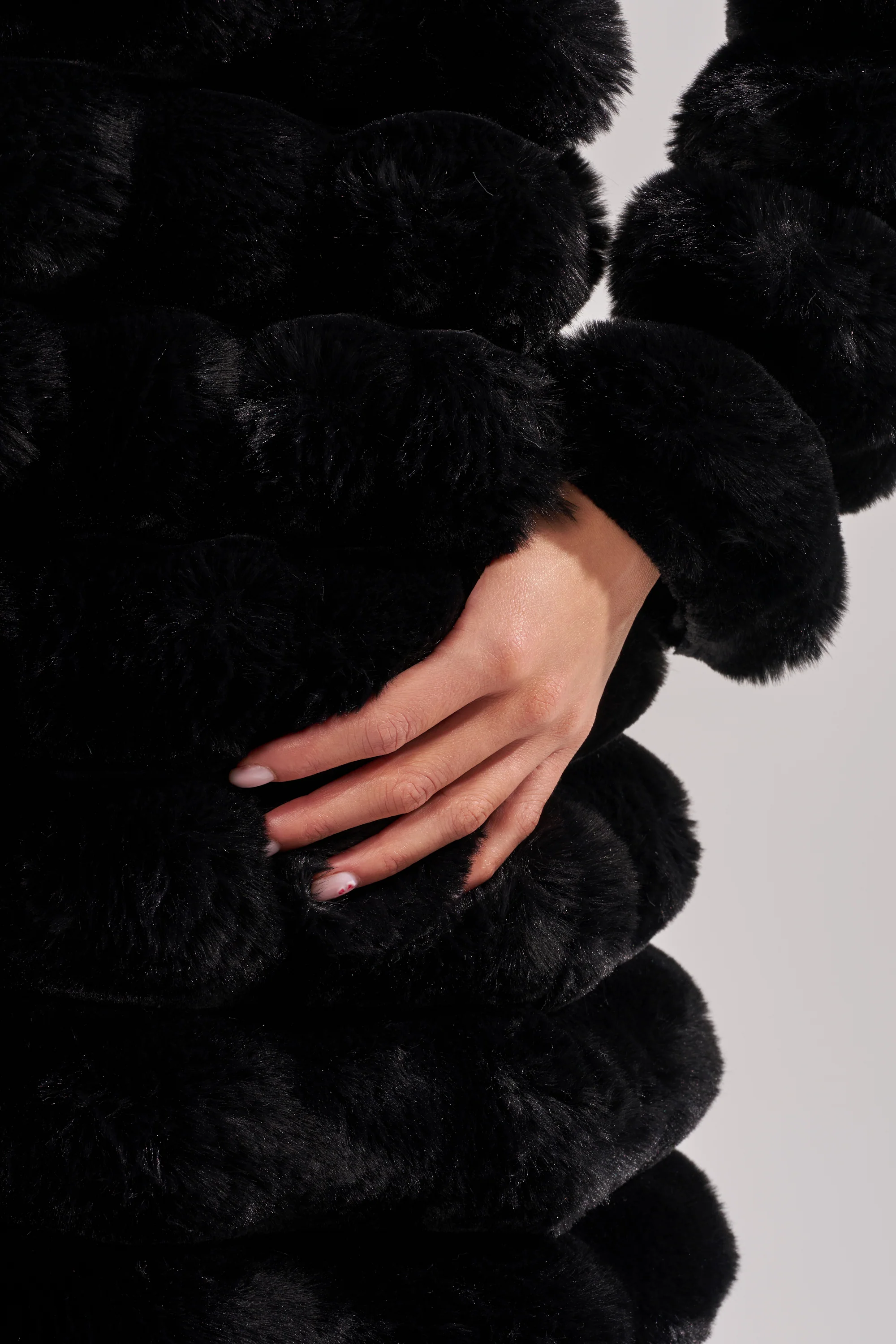 MAXI POPCORN FAUX FUR IN BLACK - Image 8