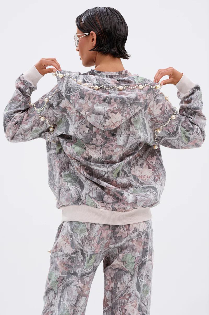 MEET ME HALFWAY SWEATSHIRT - Image 6