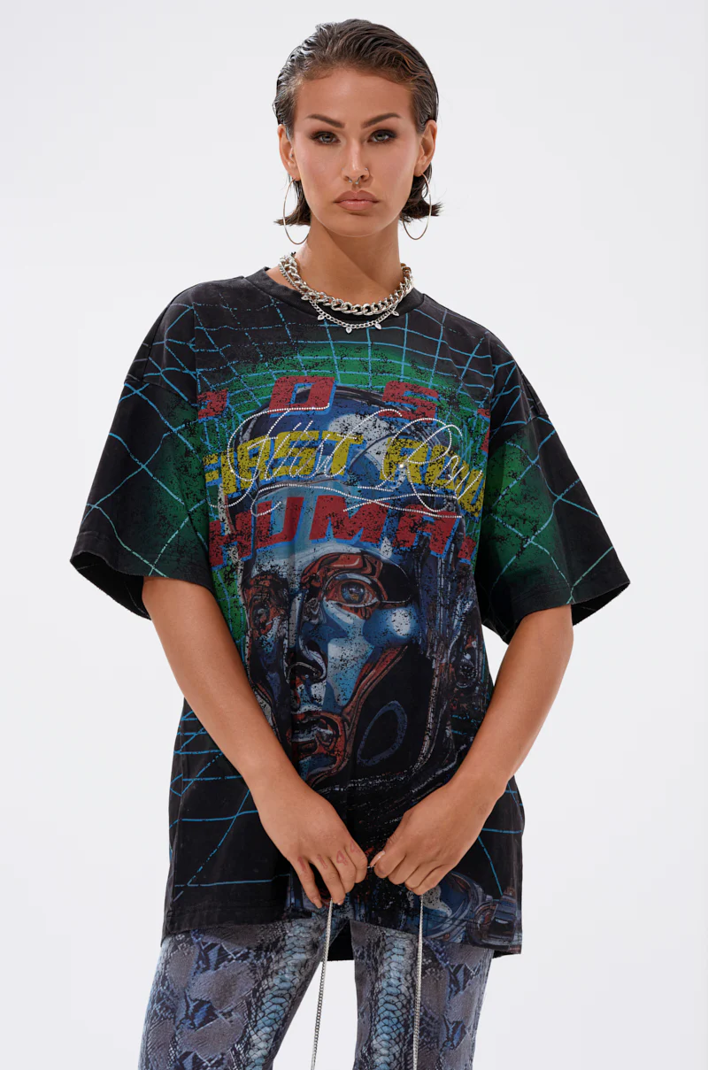 FIRST ROW METAVERSE OVERSIZED GRAPHIC TEE - Image 3