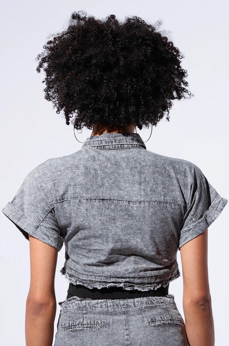 MIDDAY PARK DATE CROPPED BUTTON DOWN SHIRT IN GREY - Image 4