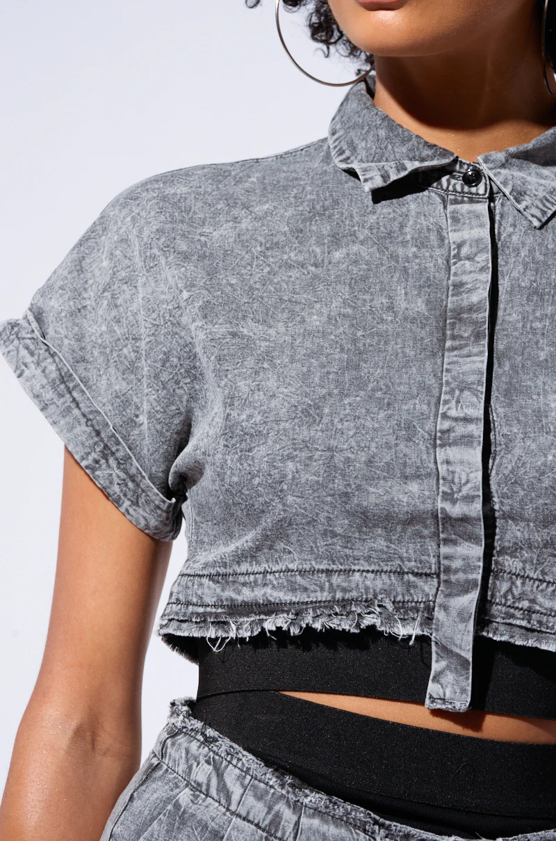 MIDDAY PARK DATE CROPPED BUTTON DOWN SHIRT IN GREY - Image 7