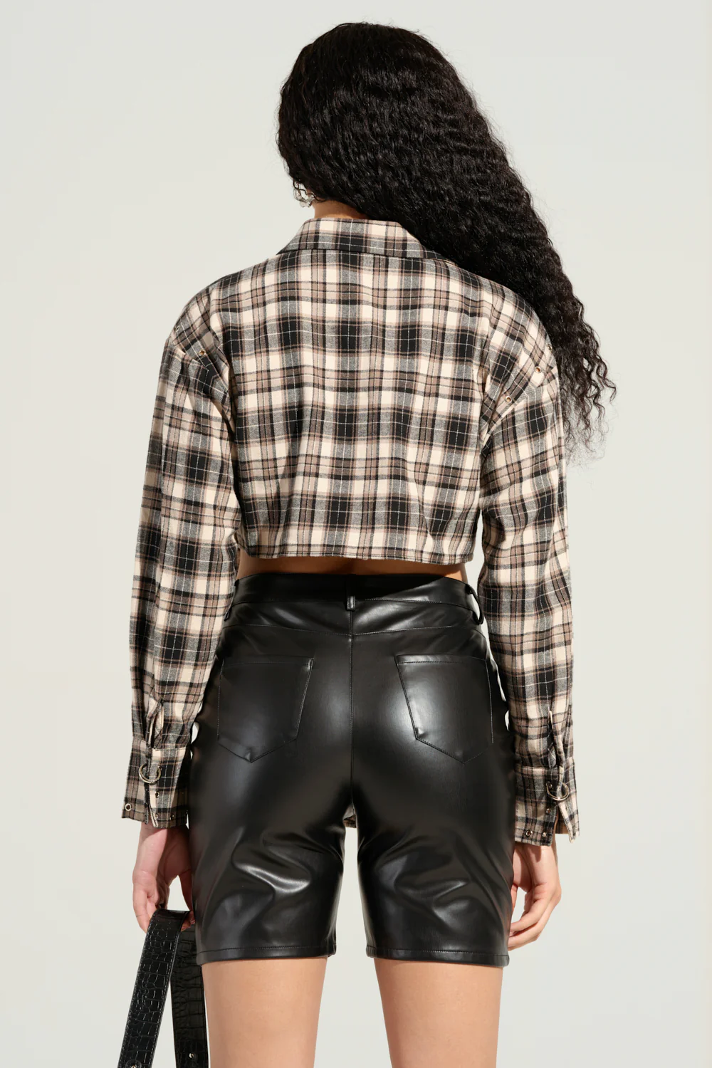 MISS PERFECT PLAID BUTTON DOWN - Image 4