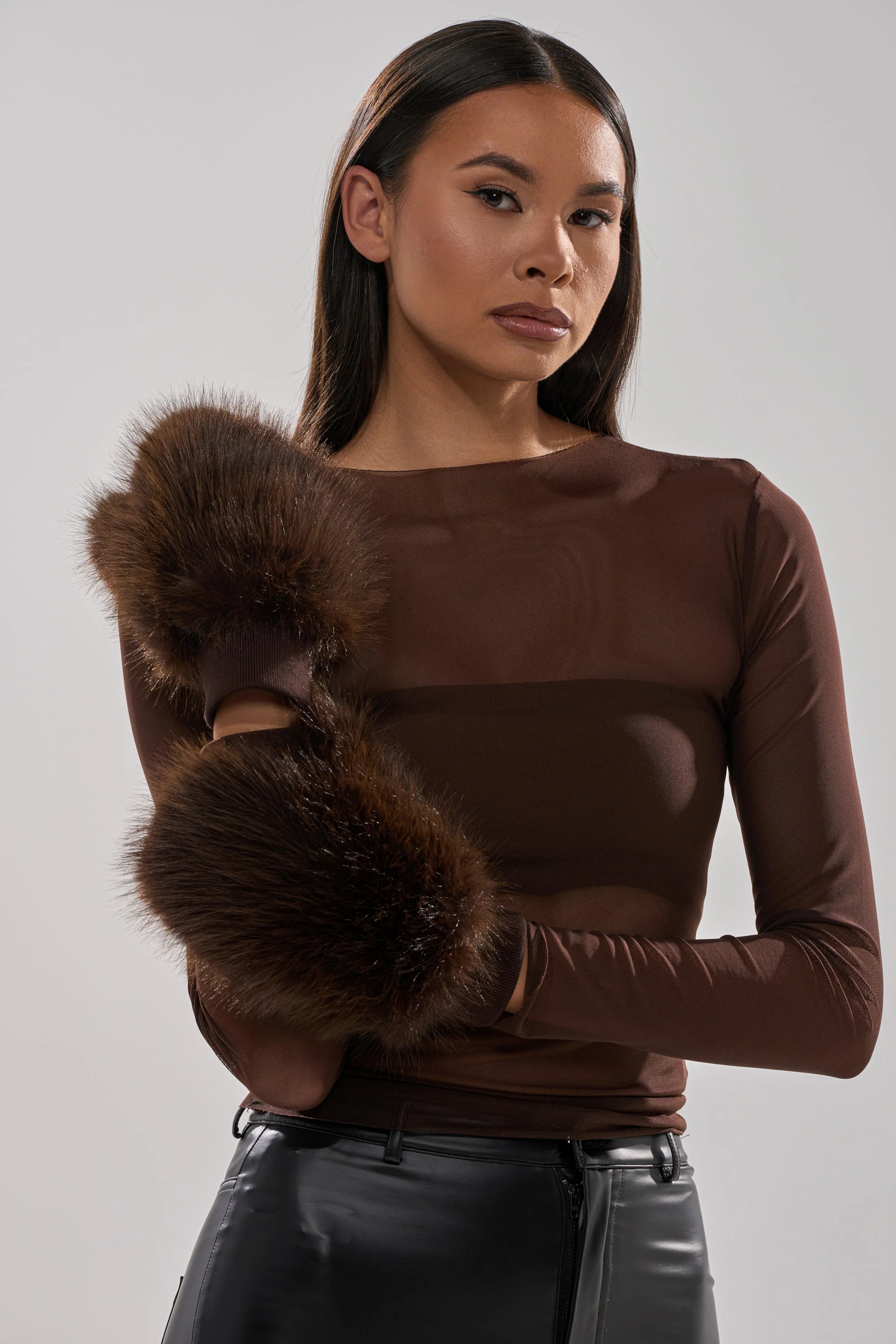 DARK CHOCOLATE FAUX FUR MITTENS - Image 3