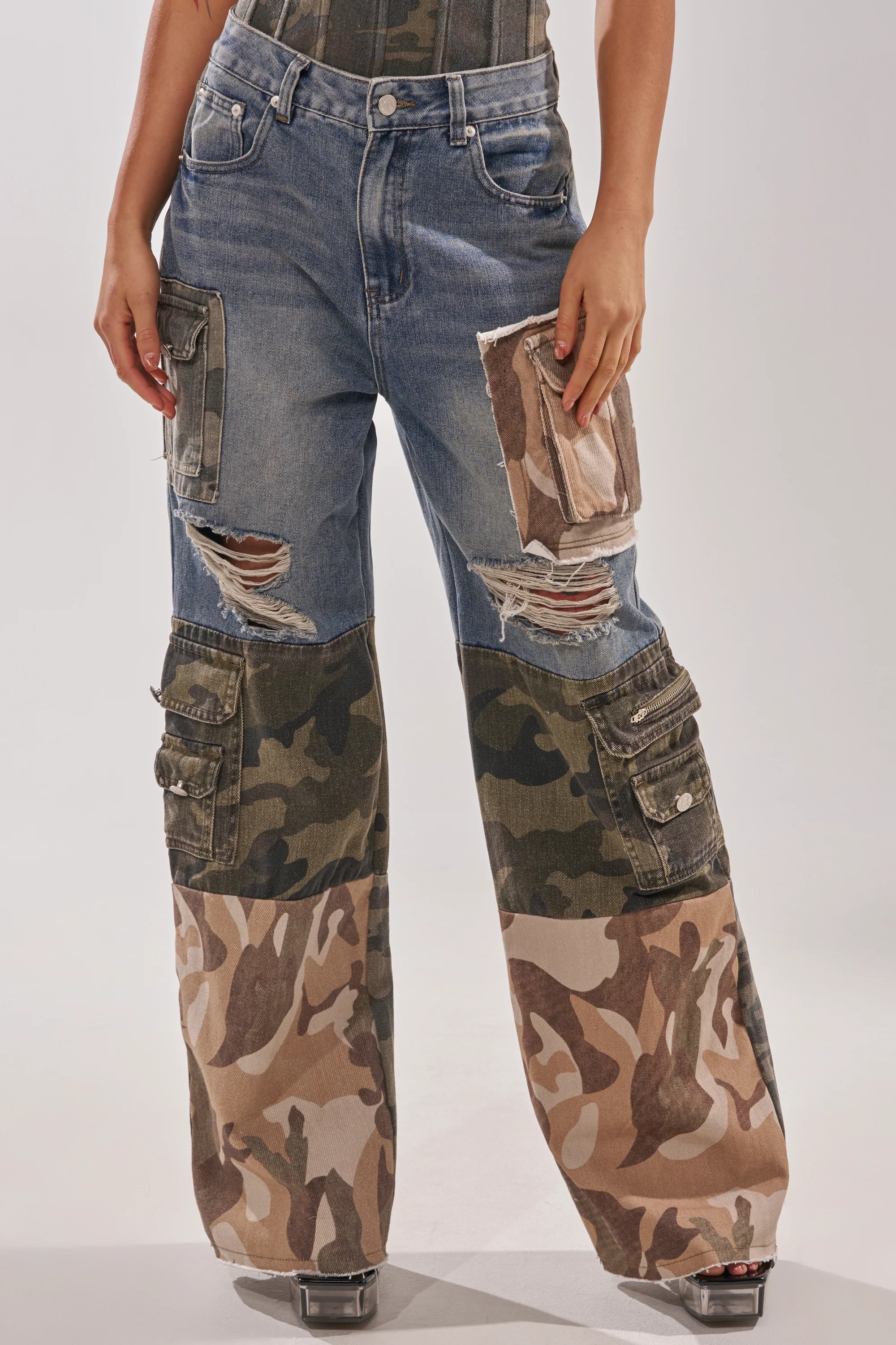 MIXED CAMO DENIM CARGO PANTS - Image 4