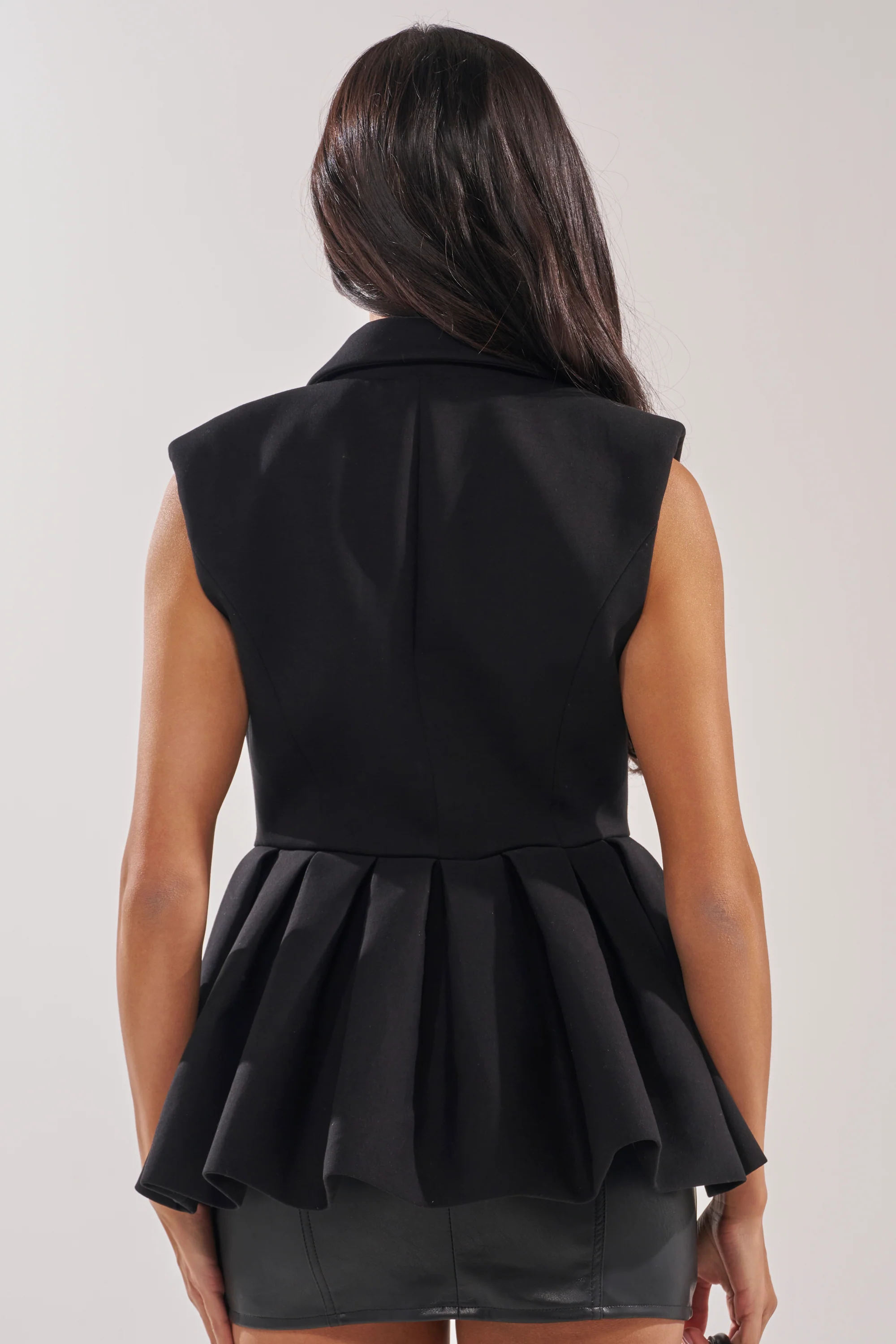 NAOMI BLAZER VEST IN BLACK - Image 4