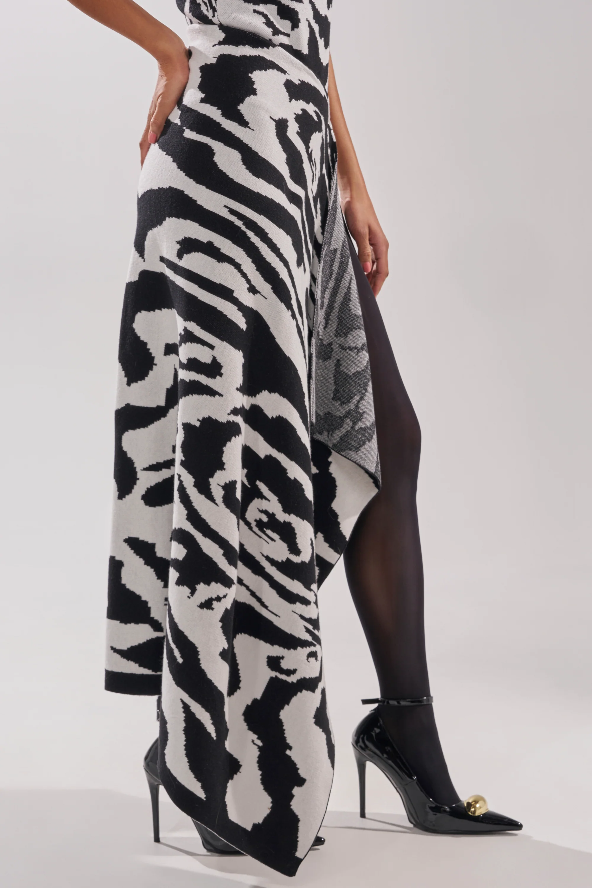 NATOMA FLORAL MAXI SKIRT - Image 4