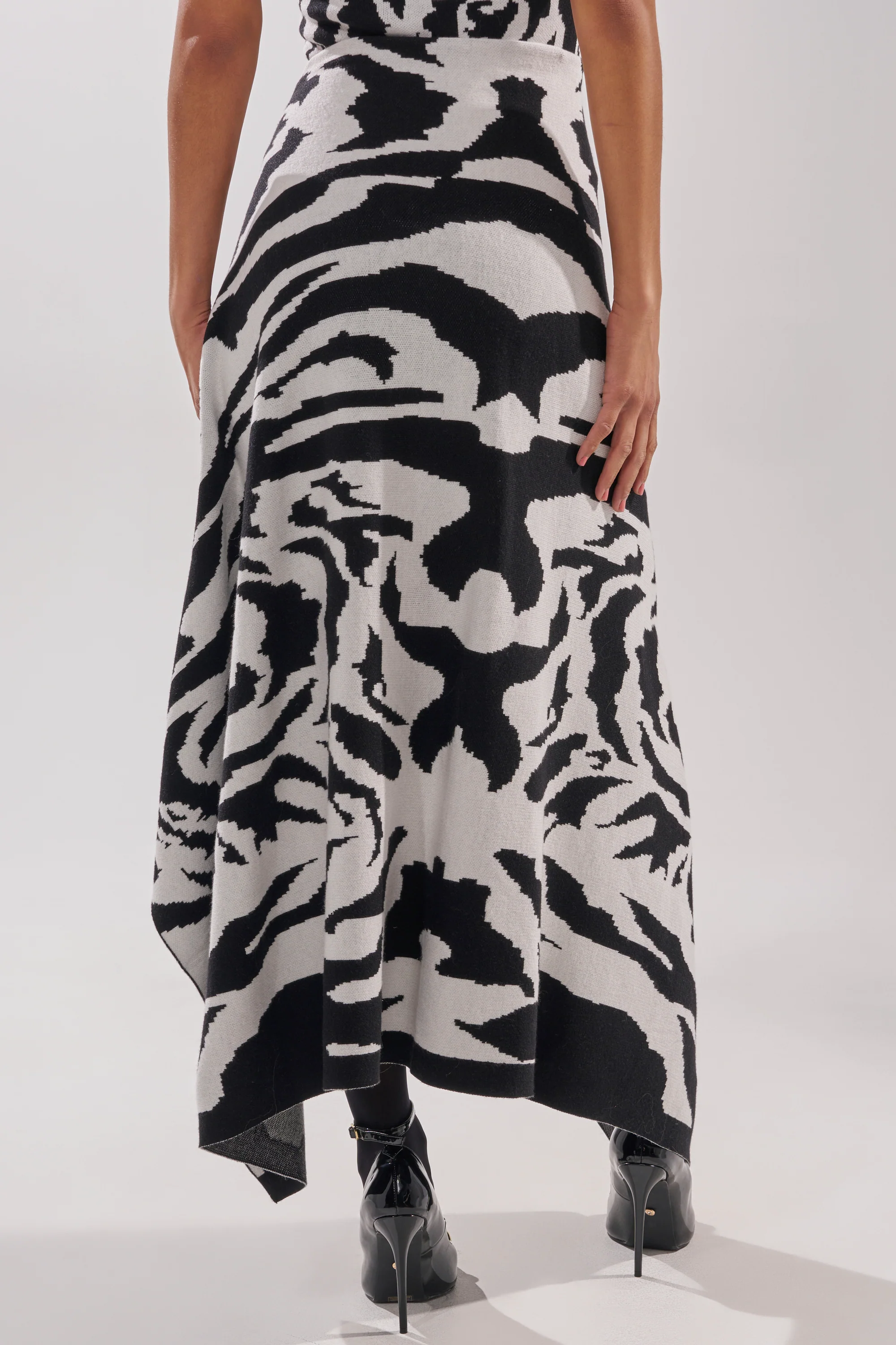 NATOMA FLORAL MAXI SKIRT - Image 5