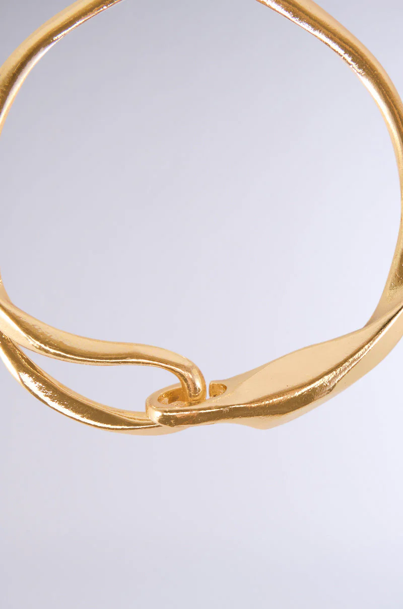 GLOWING GODDESS NECKLACE - Image 2