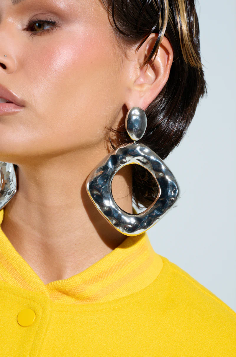 NEVER BENT STATEMENT EARRING - Image 5