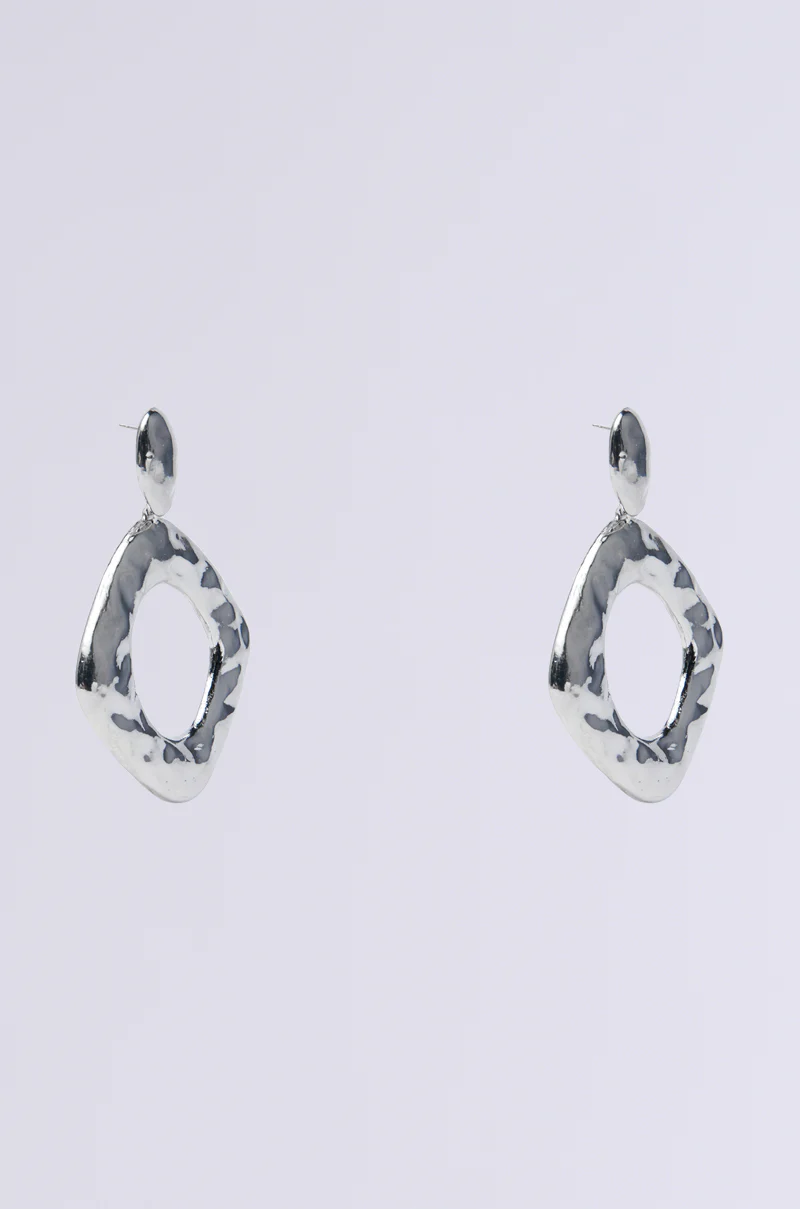 NEVER BENT STATEMENT EARRING - Image 6