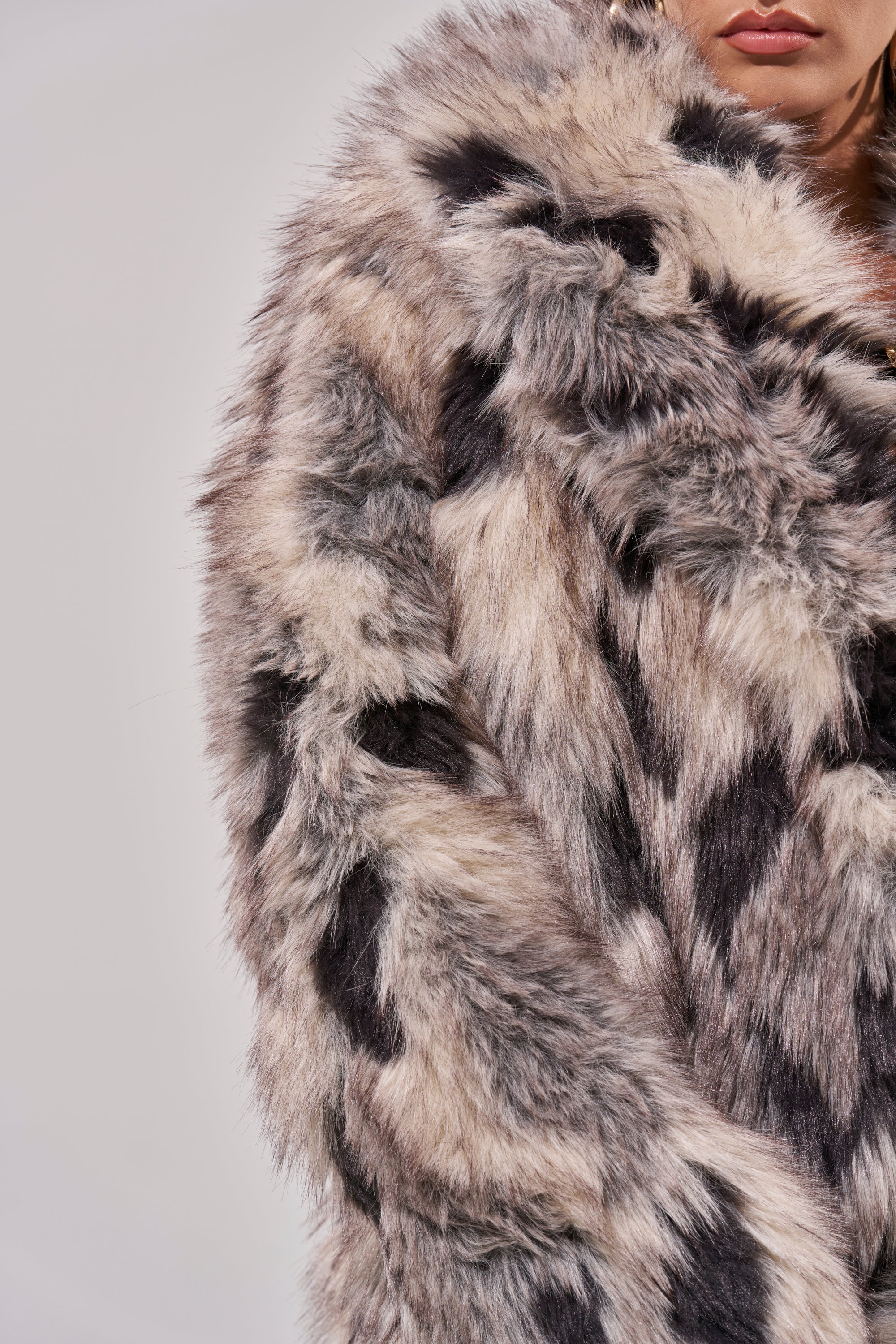 NEW AUSTIN FAUX FUR COAT - Image 8