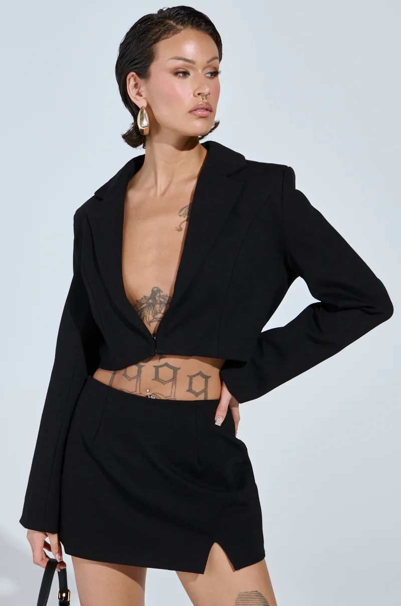 NEW CLASSIC CROPPED BLAZER - Image 3