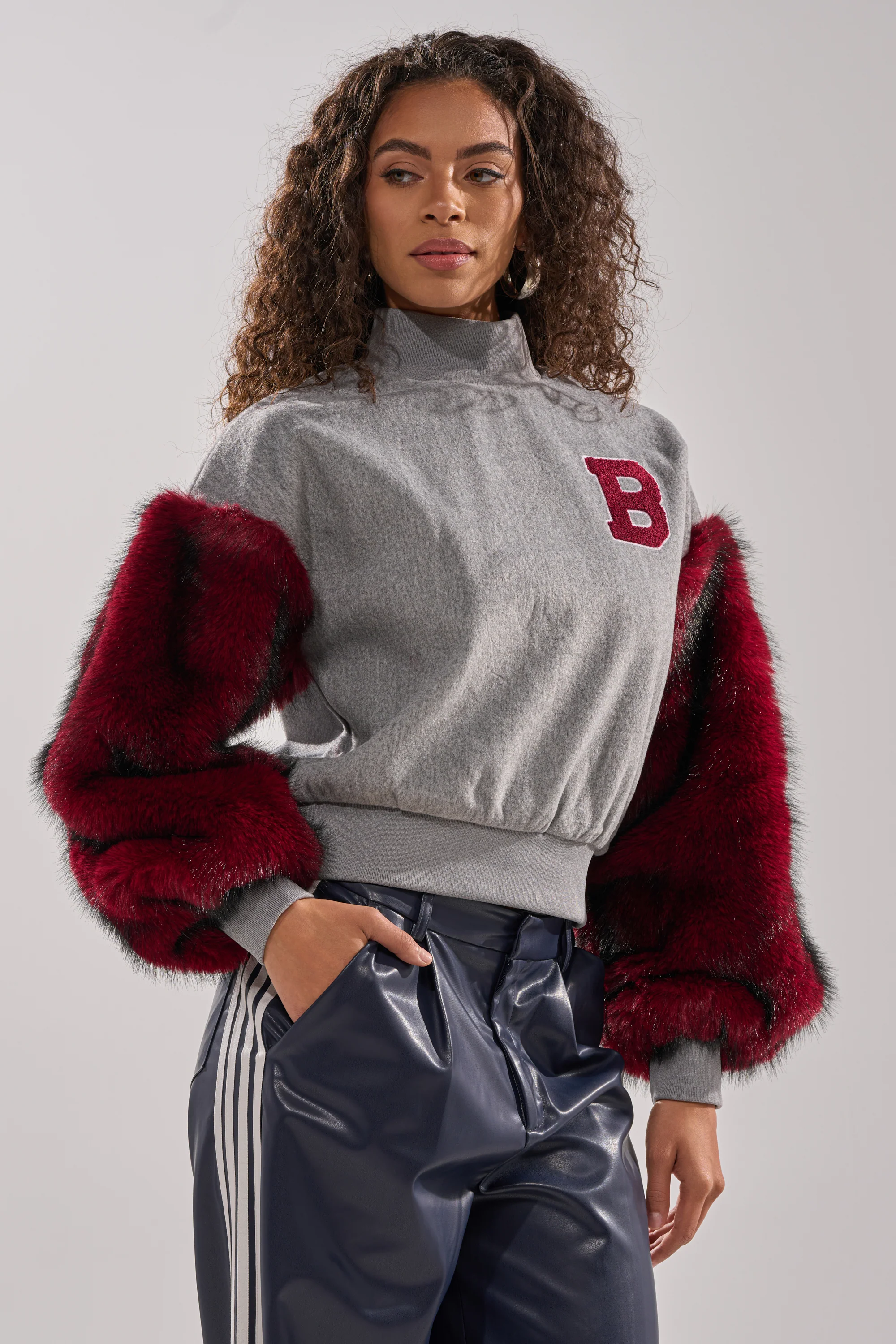NEW EAST SIDE FAUX FUR SLEEVE SWEATSHIRT - Image 2