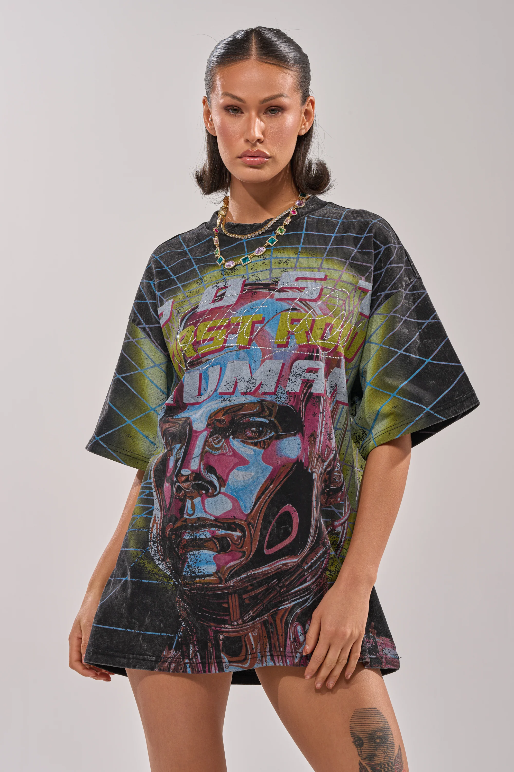 FIRST ROW NEW METAVERSE OVERSIZED GRAPHIC TEE