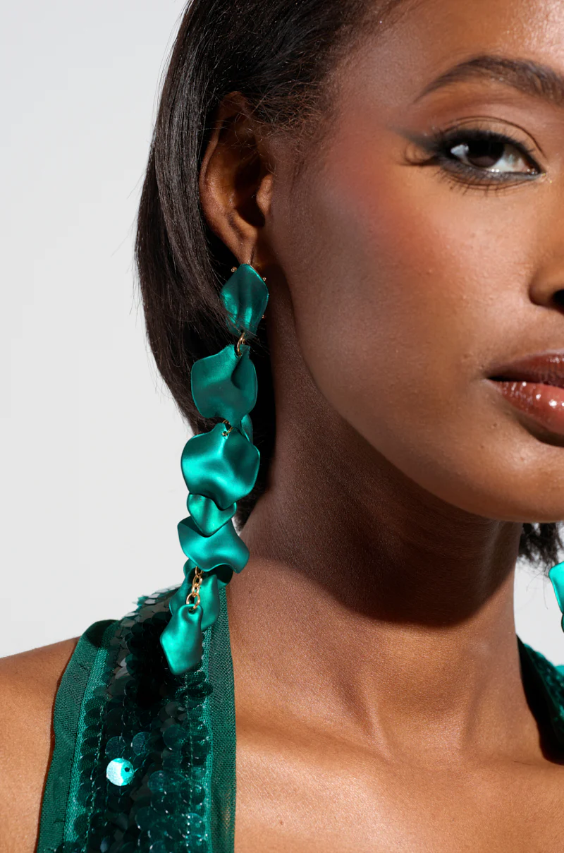NO ENVY PETAL EARRINGS - Image 2