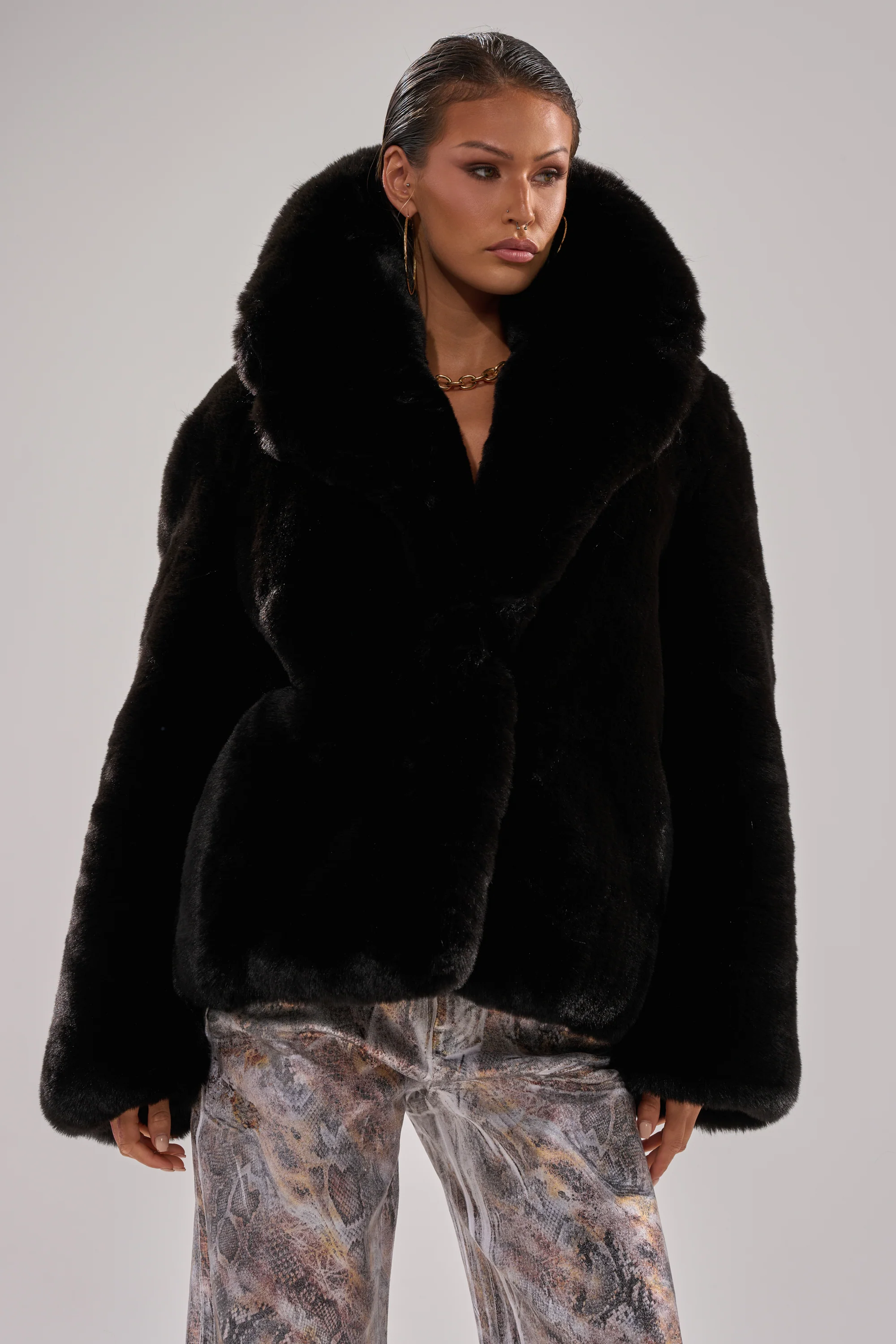 NO LOOKING BACK FAUX FUR IN BLACK - Image 3