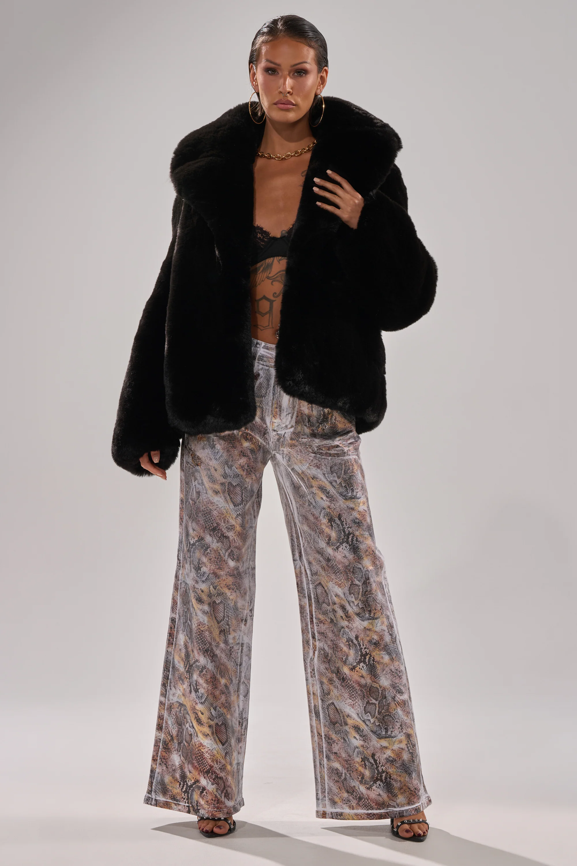 NO LOOKING BACK FAUX FUR IN BLACK - Image 7