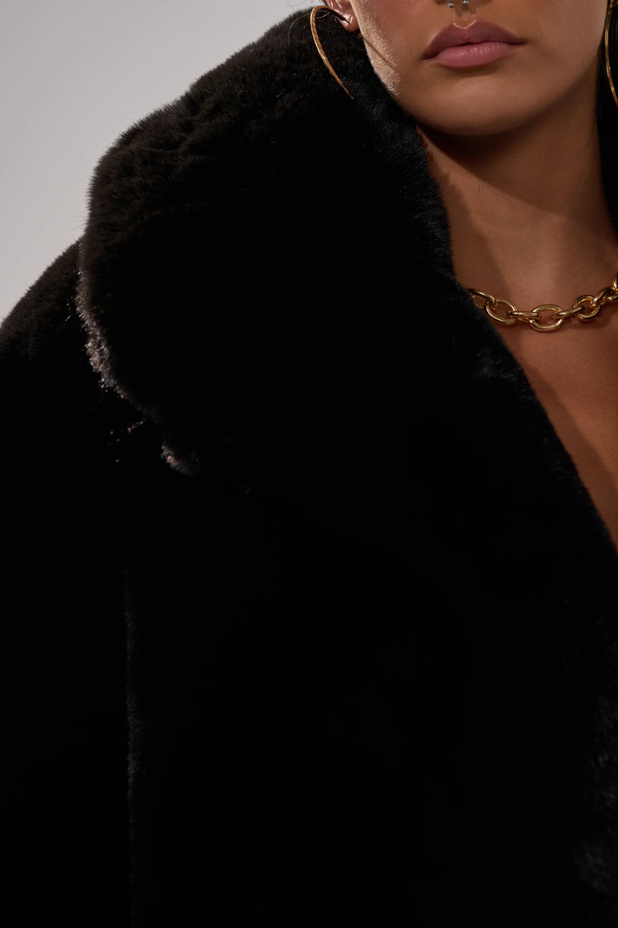 NO LOOKING BACK FAUX FUR IN BLACK - Image 9