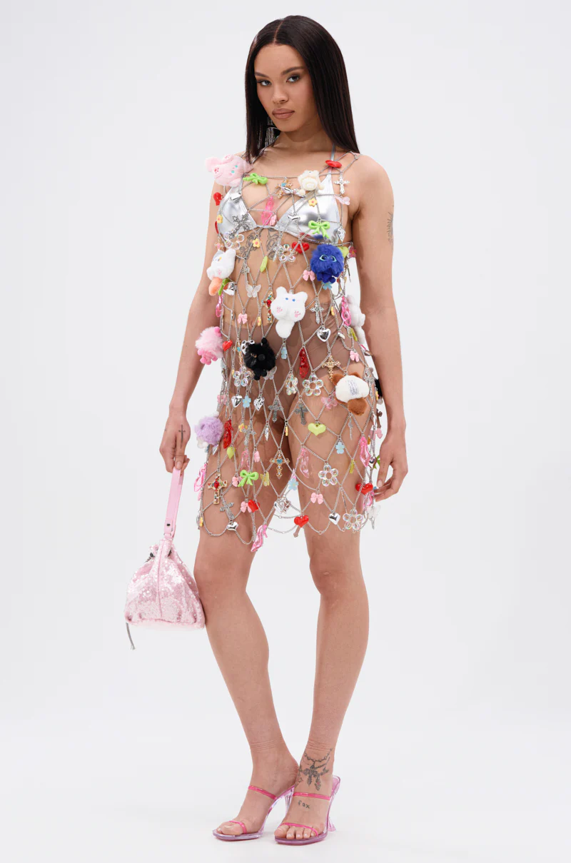 NOT SO TYPICAL CHAIN MINI DRESS WITH CHARMS - Image 10