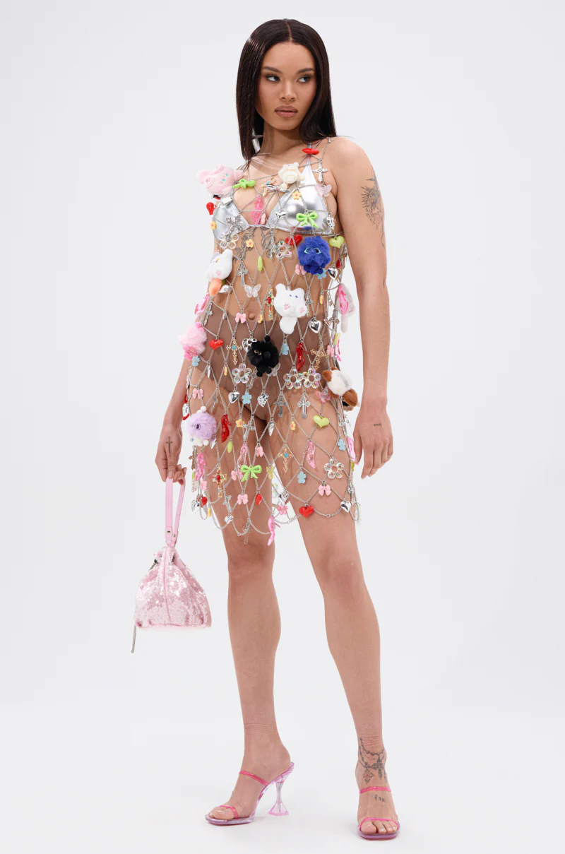 NOT SO TYPICAL CHAIN MINI DRESS WITH CHARMS - Image 4