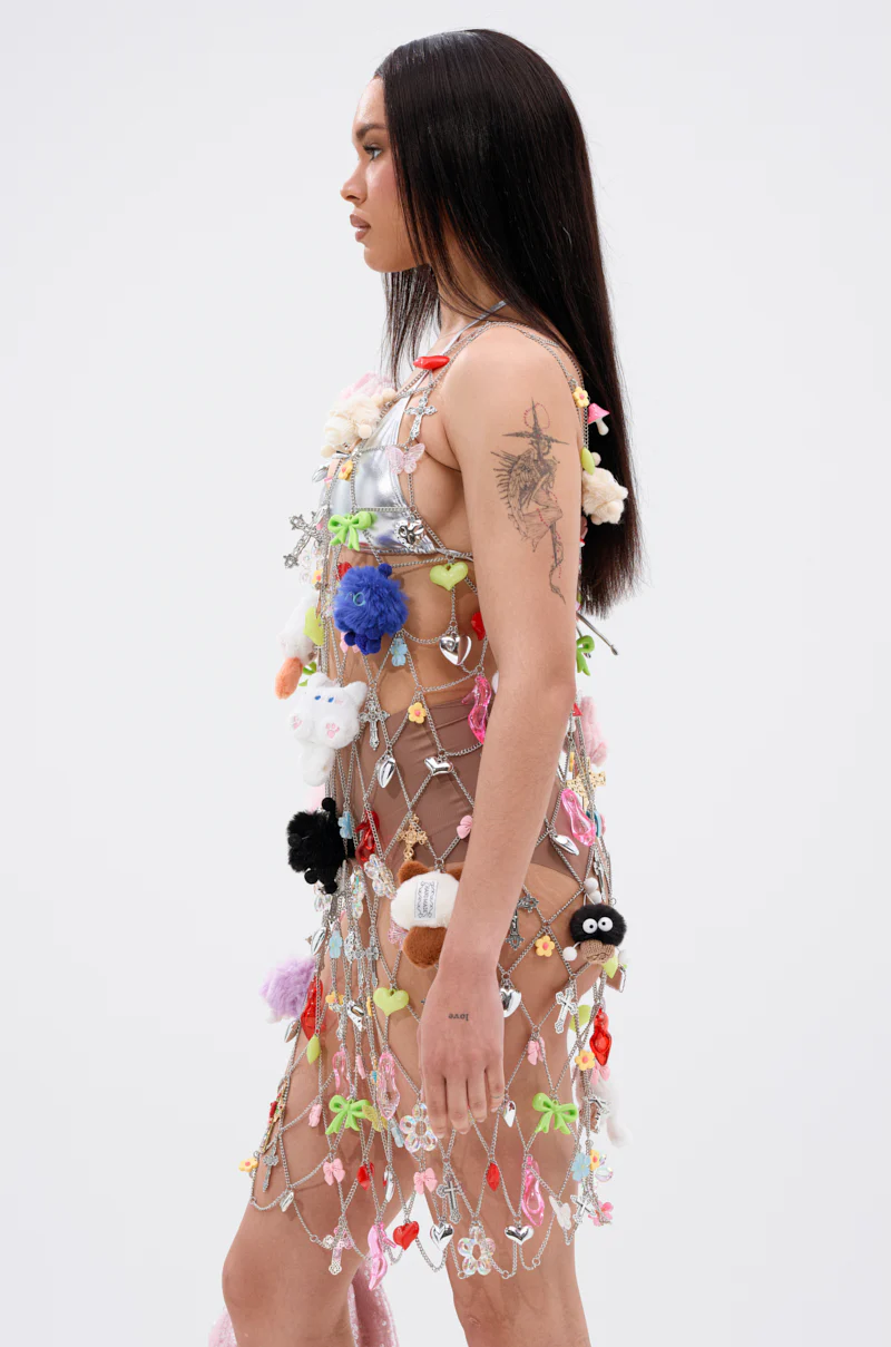 NOT SO TYPICAL CHAIN MINI DRESS WITH CHARMS - Image 6