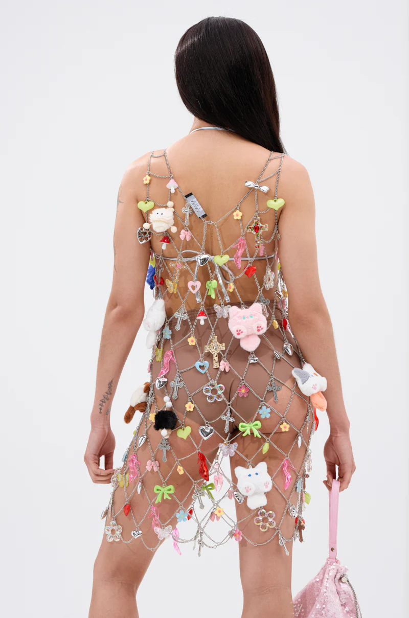 NOT SO TYPICAL CHAIN MINI DRESS WITH CHARMS - Image 8