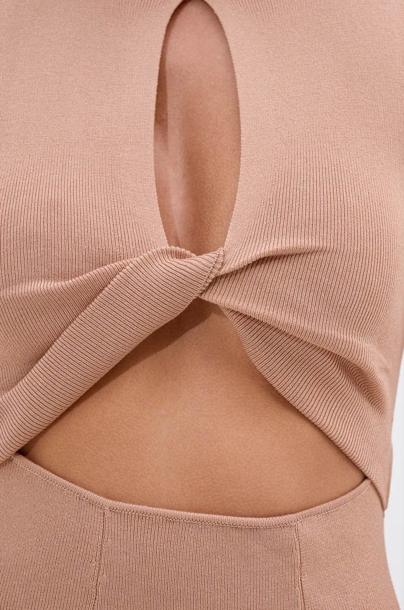 NOT TOO CASUAL KNIT MAXI DRESS IN BEIGE - Image 6