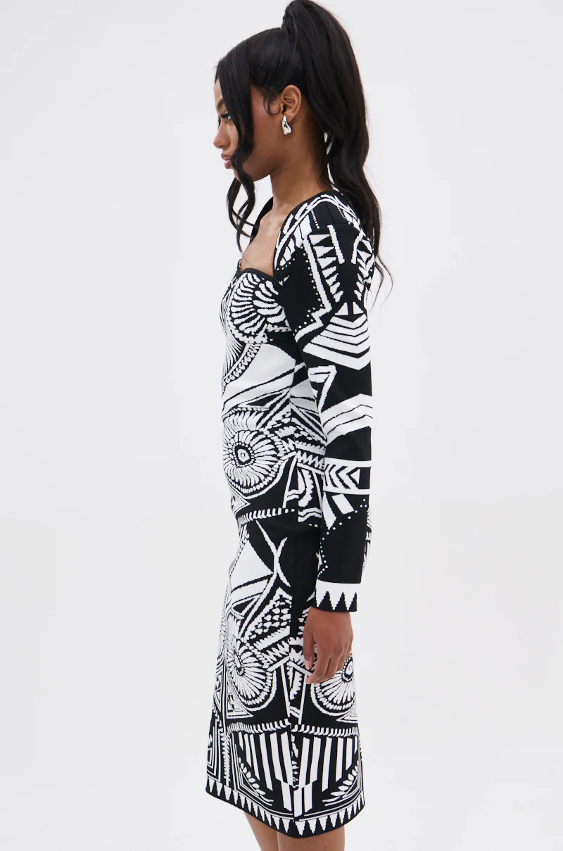 NOT YOUR AVERAGE WOMAN PRINTED MIDI DRESS - Image 4
