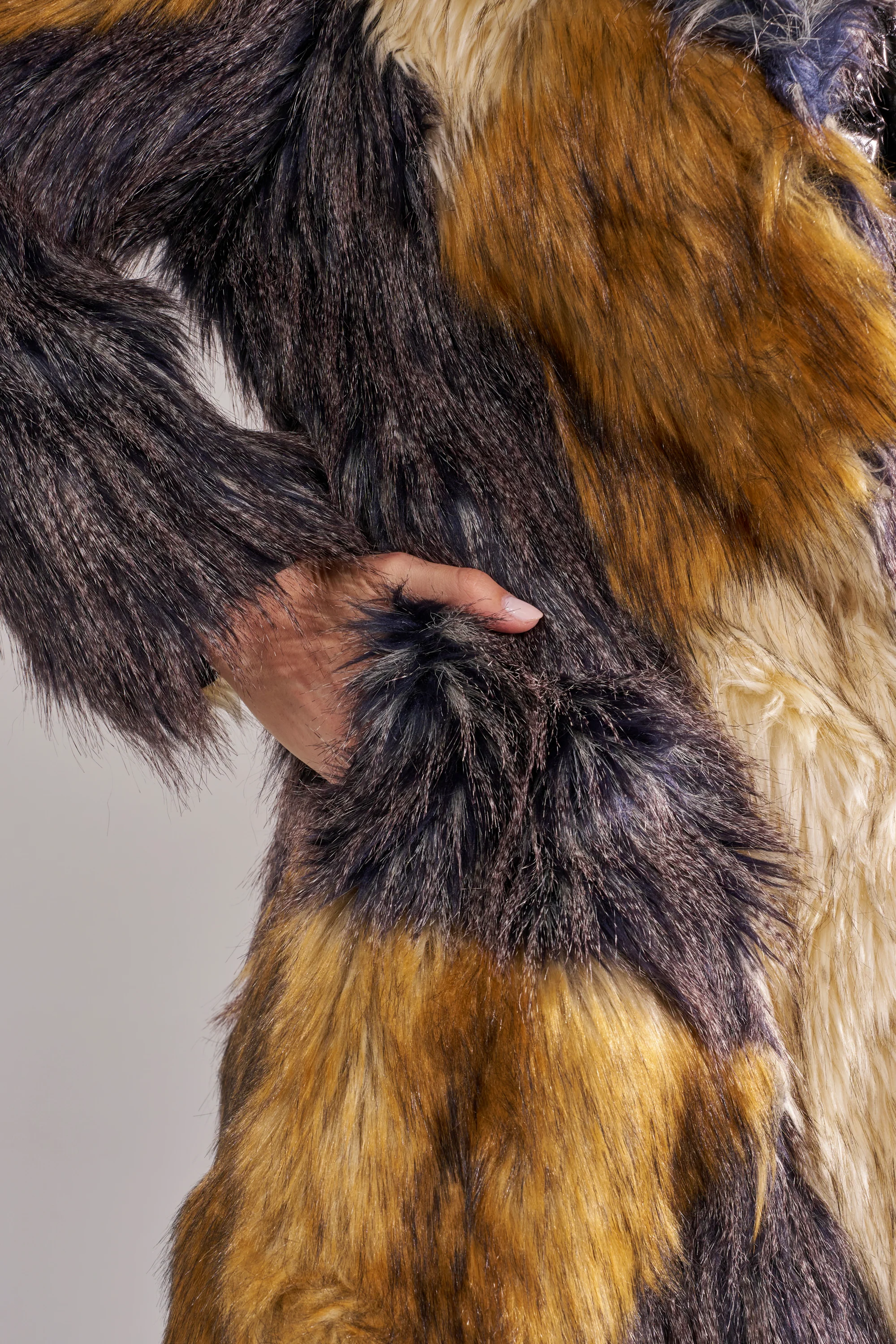 NOTRE DAME FAUX FUR COAT - Image 11