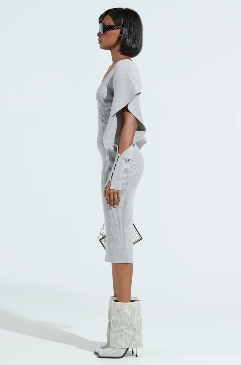OFF TO BRUNCH KNIT MIDI DRESS IN HEATHER GREY - Image 5