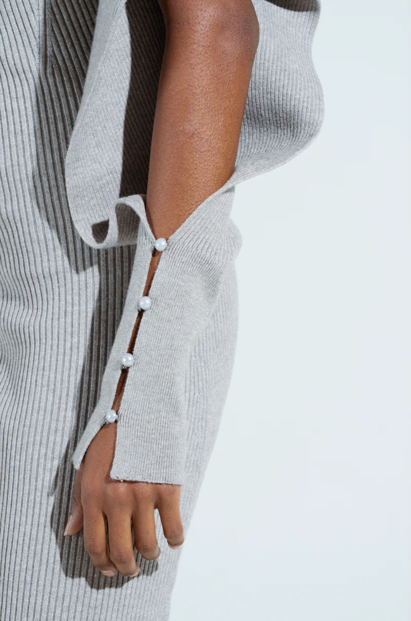 OFF TO BRUNCH KNIT MIDI DRESS IN HEATHER GREY - Image 7