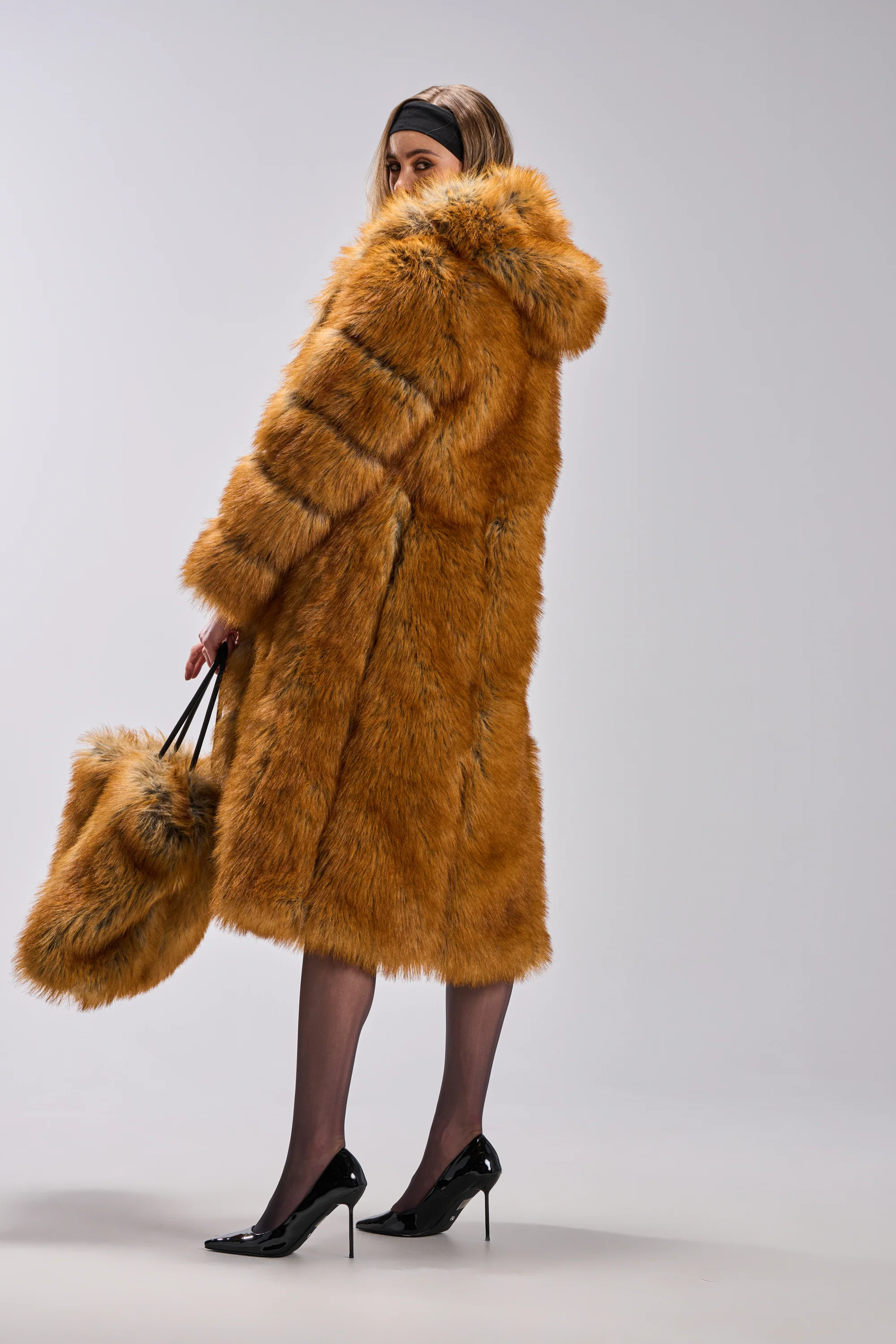 OLD MONEY FAUX FUR COAT - Image 5