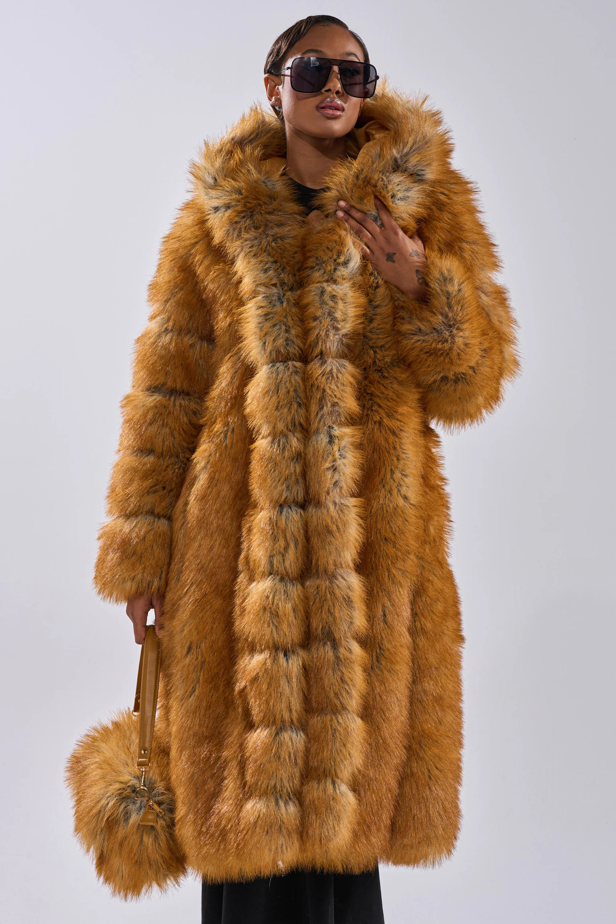 OLD MONEY FAUX FUR COAT - Image 7