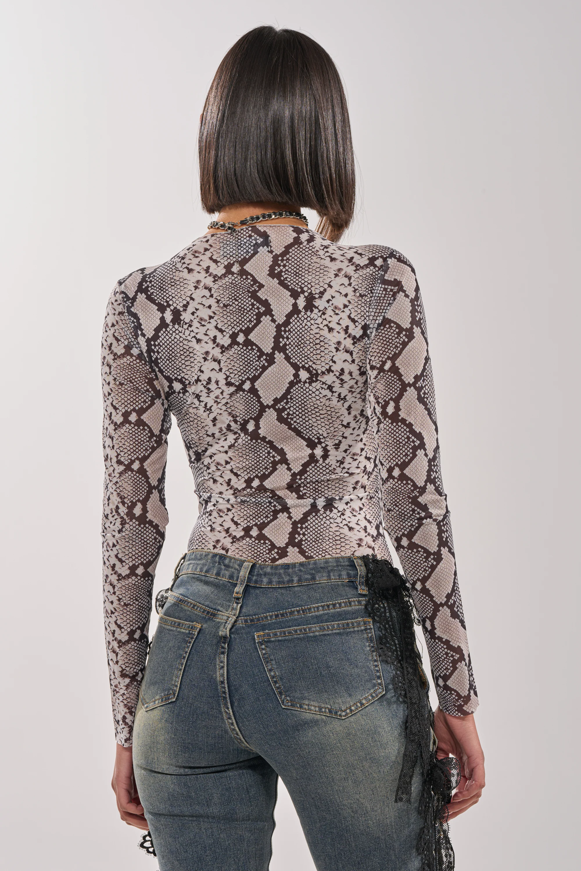 OMBRE SNAKE LONG SLEEVE MESH TOP IN GREY MULTI - Image 4