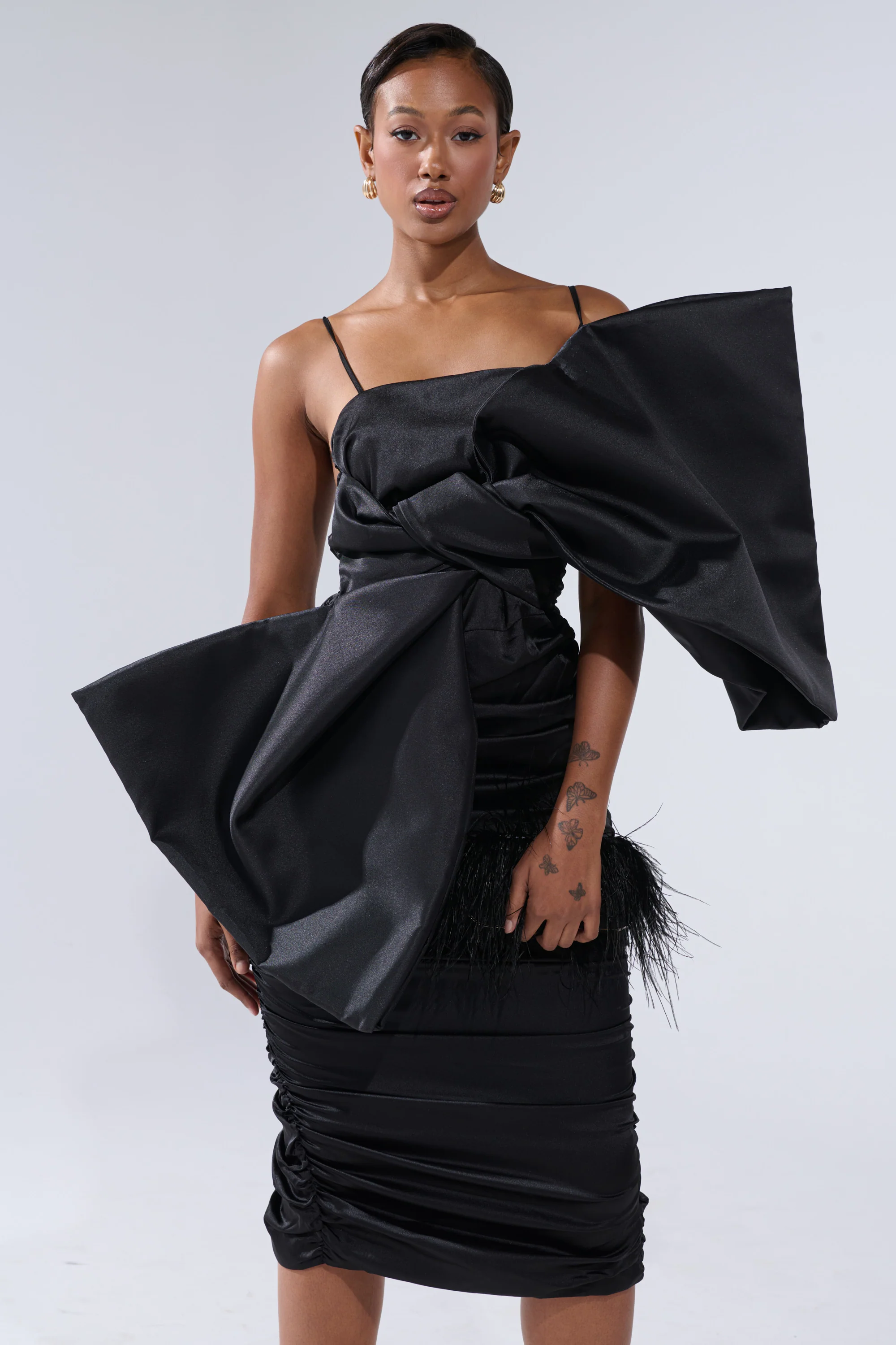 ONE OF ONE BOW MIDI DRESS IN BLACK - Image 4